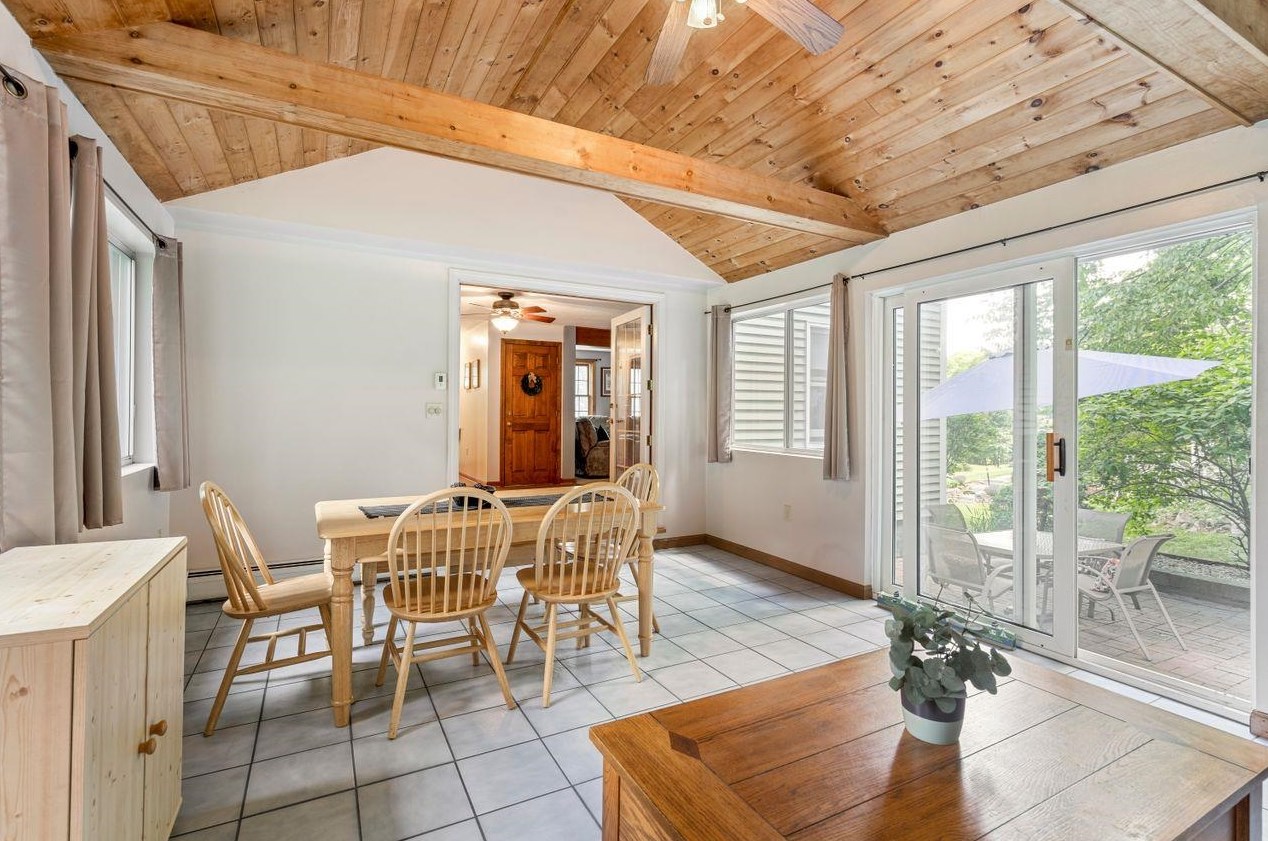 7 Erik St, Merrimack NH 03054-4572 exterior