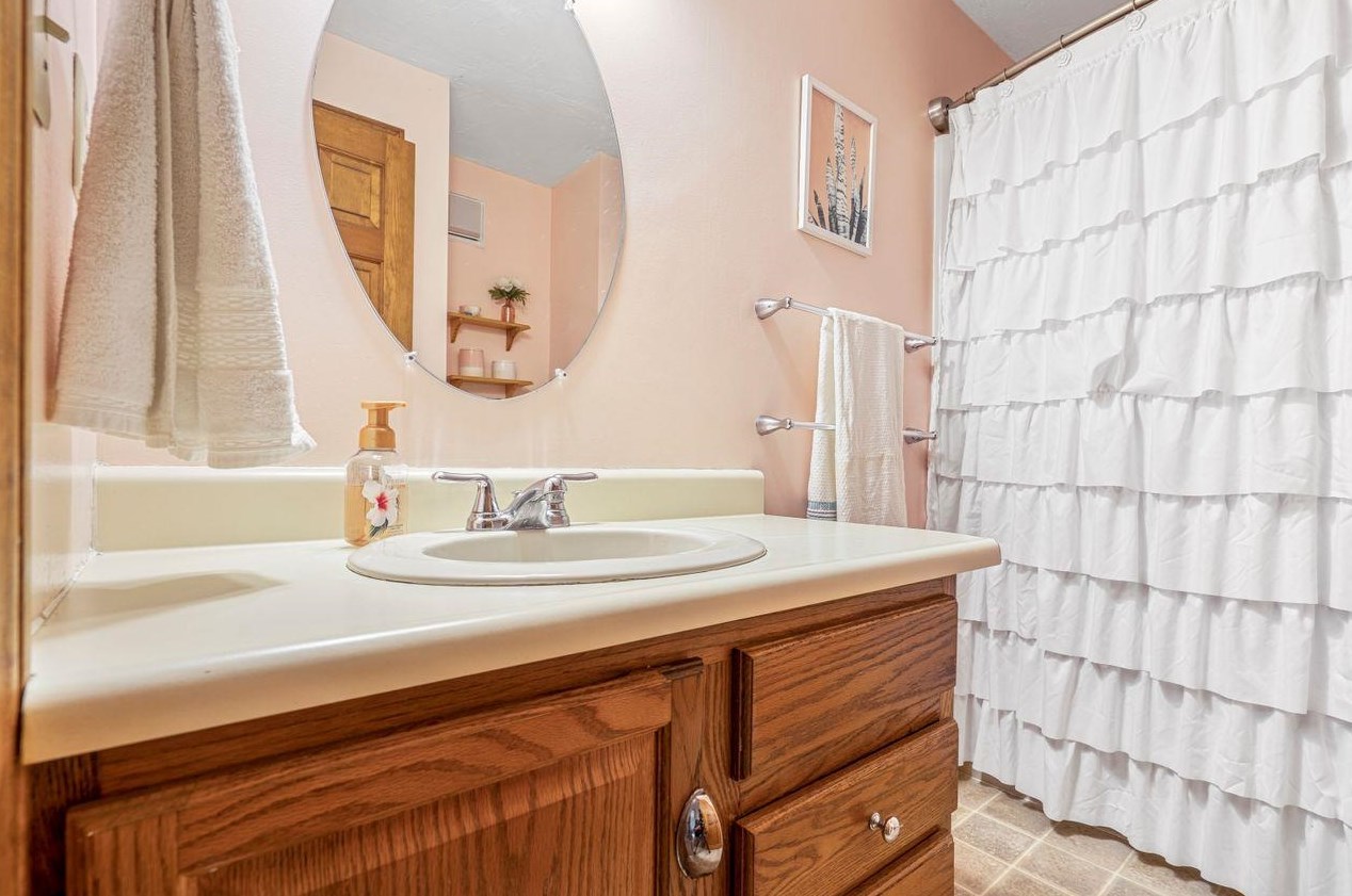 7 Erik St, Merrimack NH 03054-4572 exterior