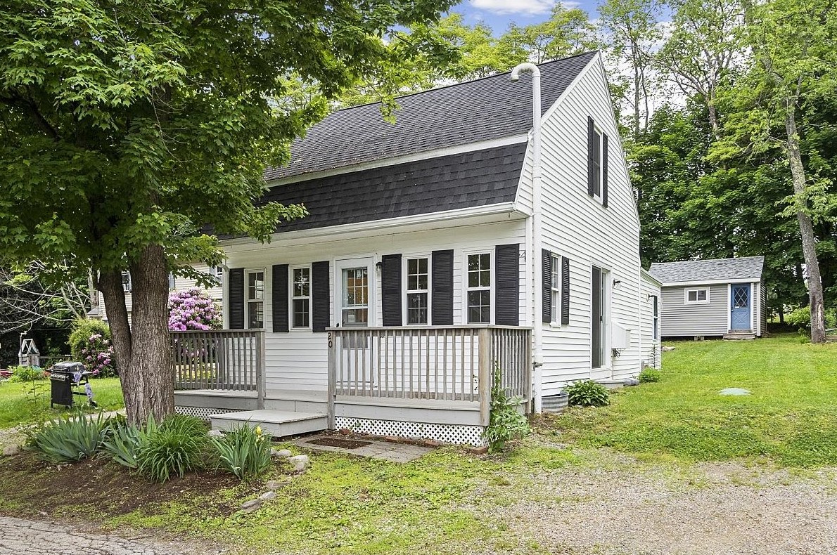 20 Thomas Dr, Hampstead, NH 03841
