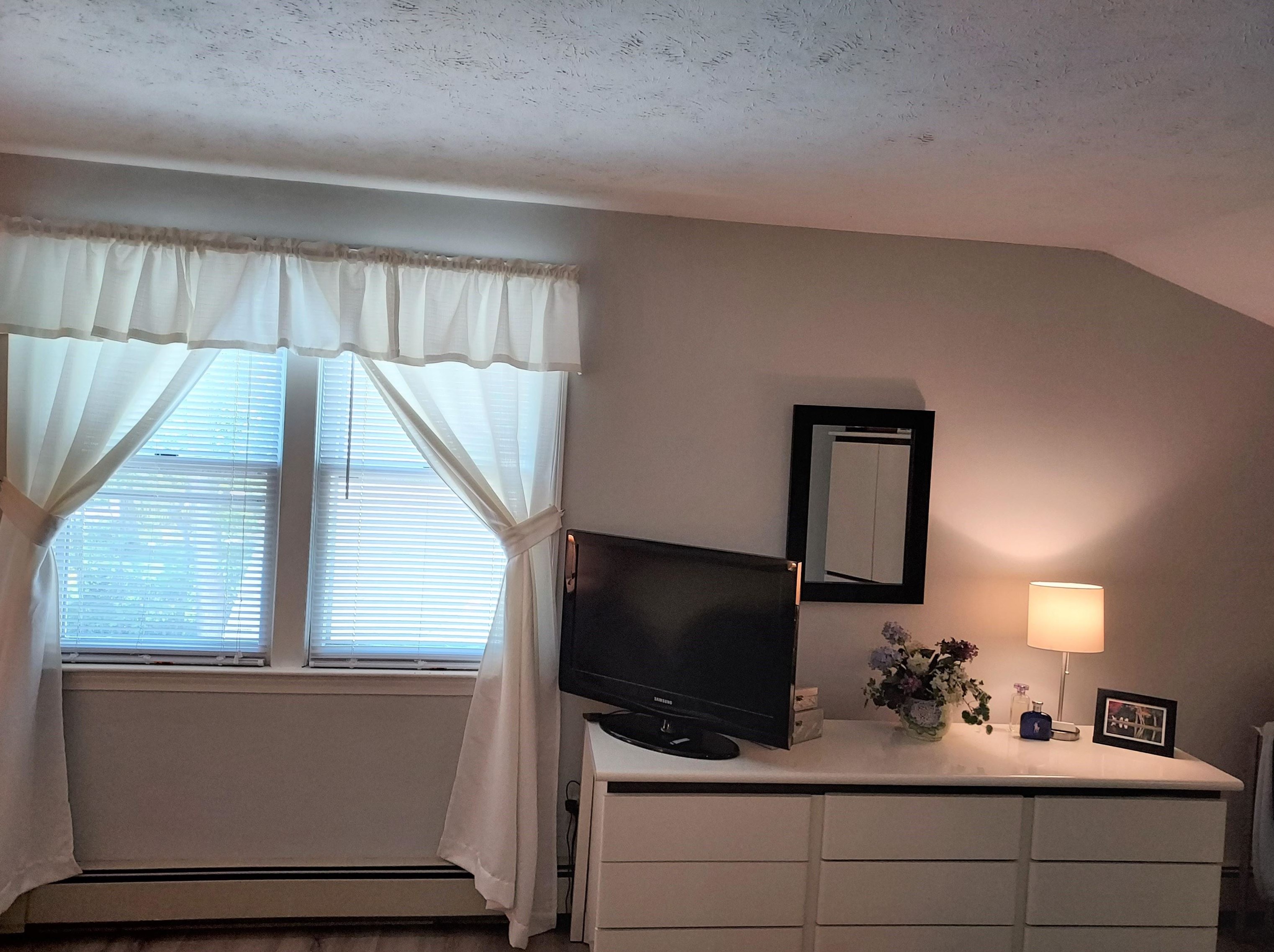 5 Greenwich Dr, Merrimack NH 03054-3027 exterior