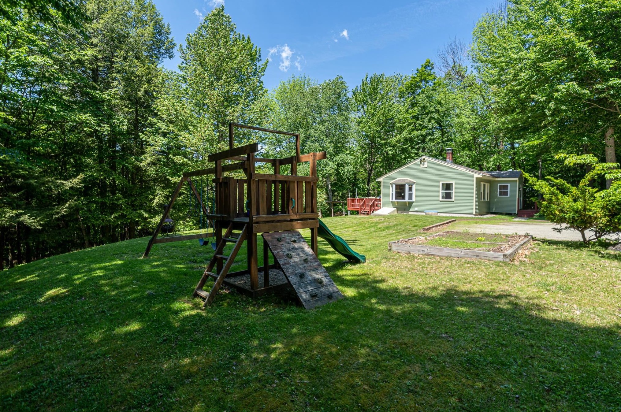 81 Ramblewood Pl, Newbury, NH 03255-6107