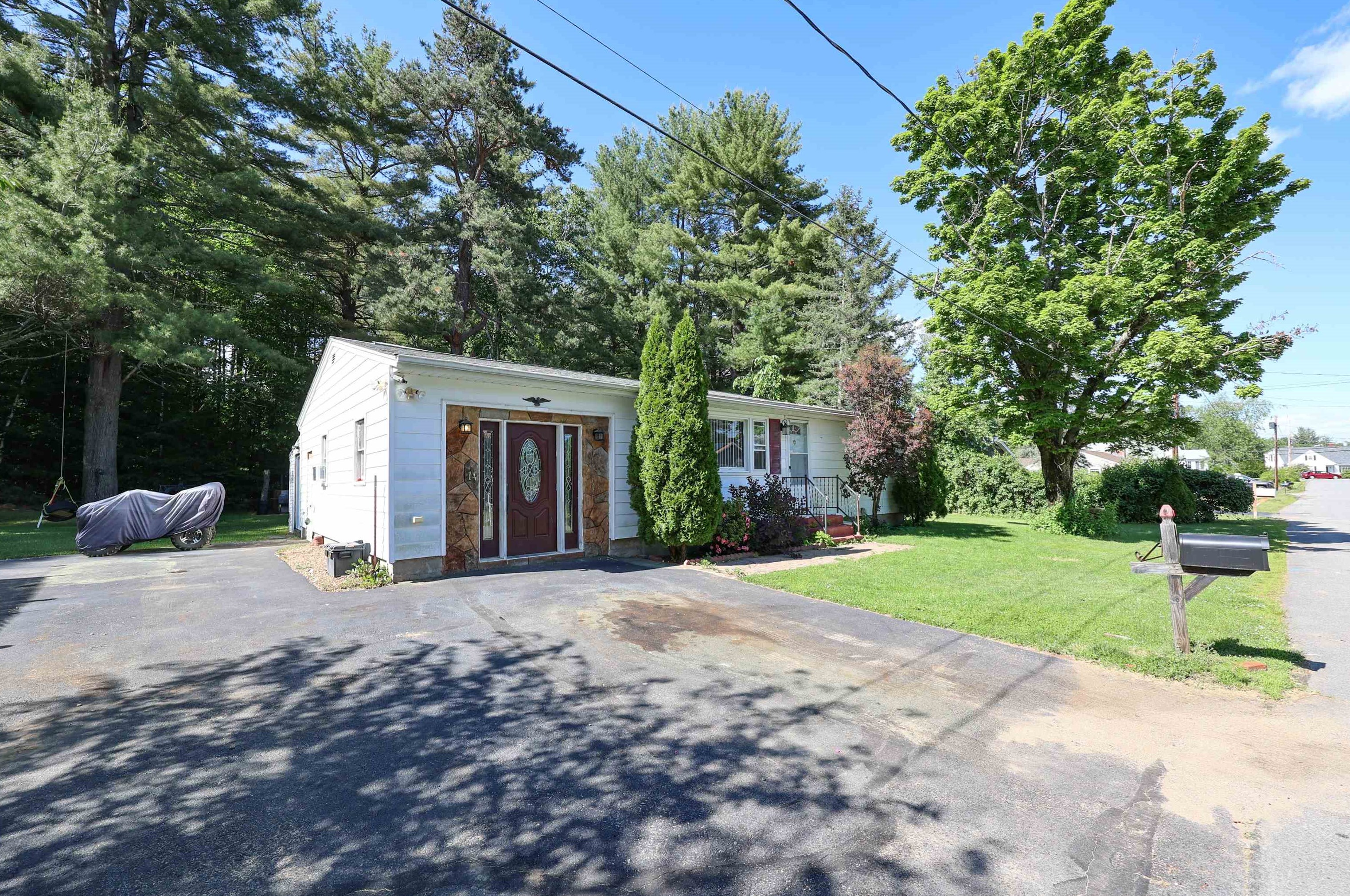14 Mcguigan St, Goffstown, NH 03045-5224