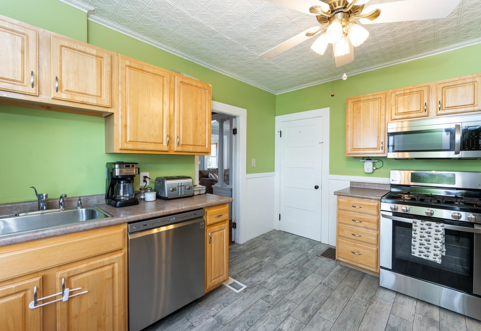 13 6 St, Nashua NH 03060-3141 exterior