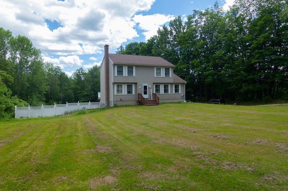 204 Walnut St, Rochester, NH 03867-4270