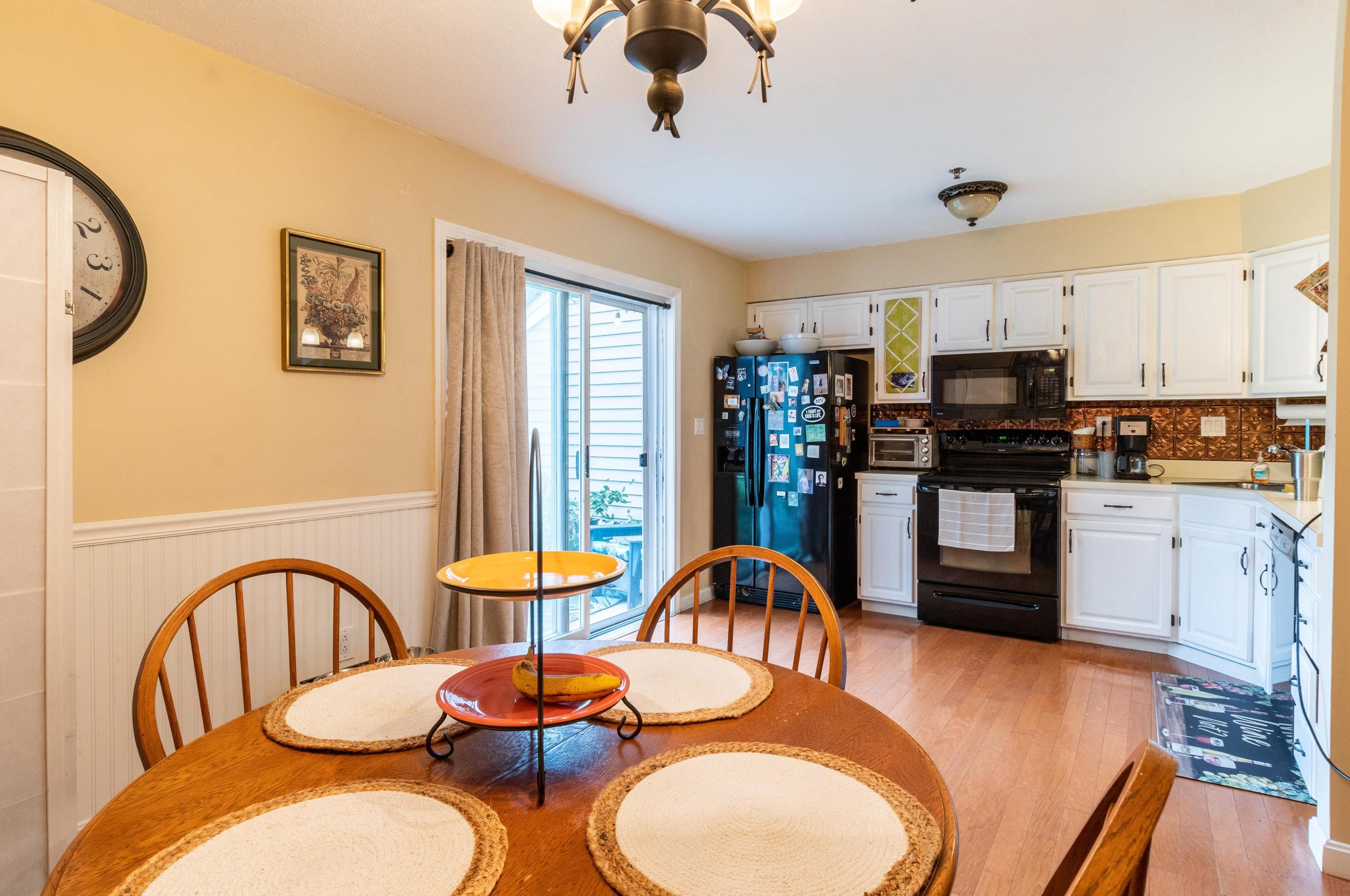 34 Riviera Rd, Hudson NH  03051-3372 exterior