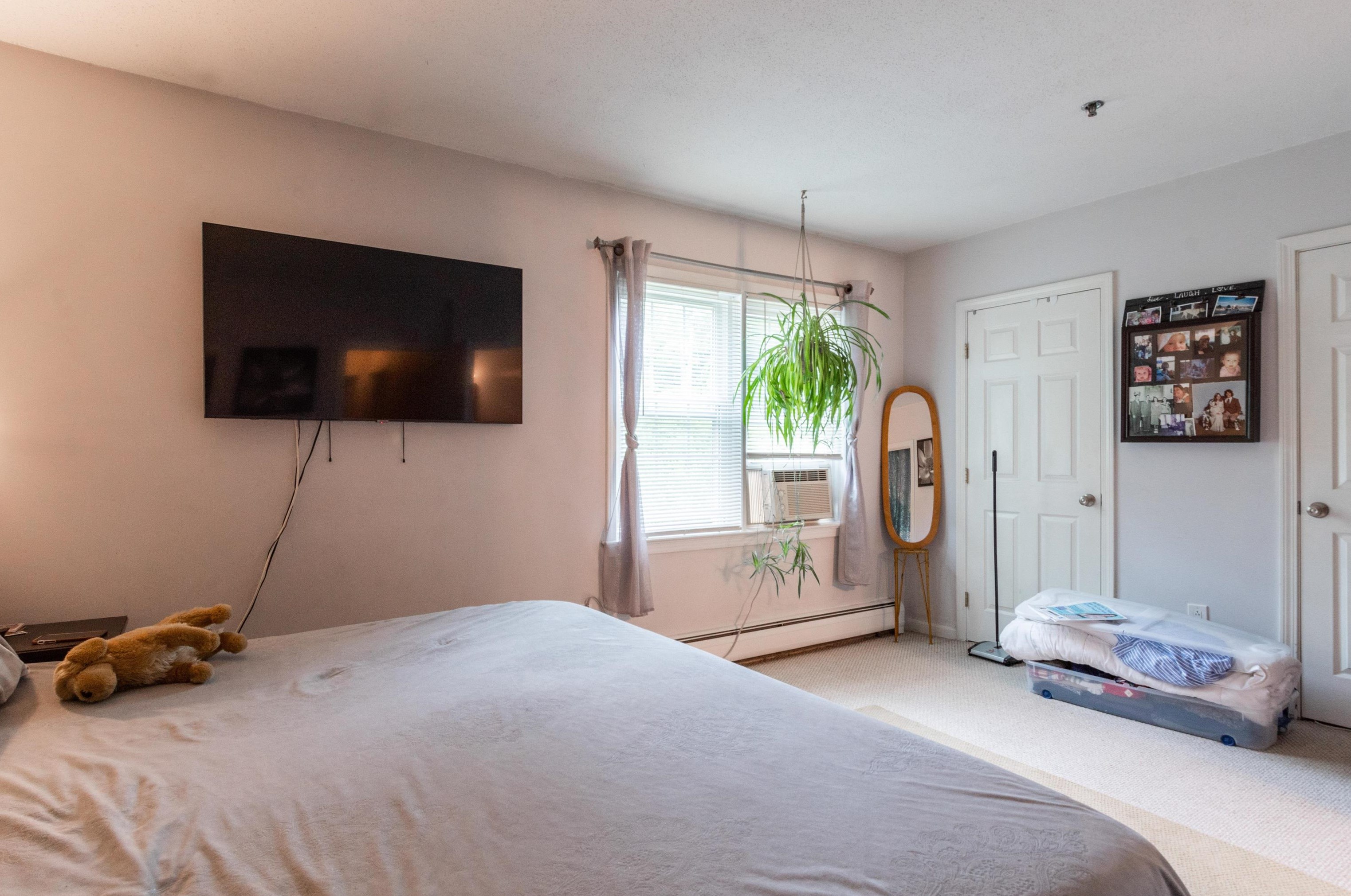 34 Riviera Rd, Hudson NH  03051-3372 exterior