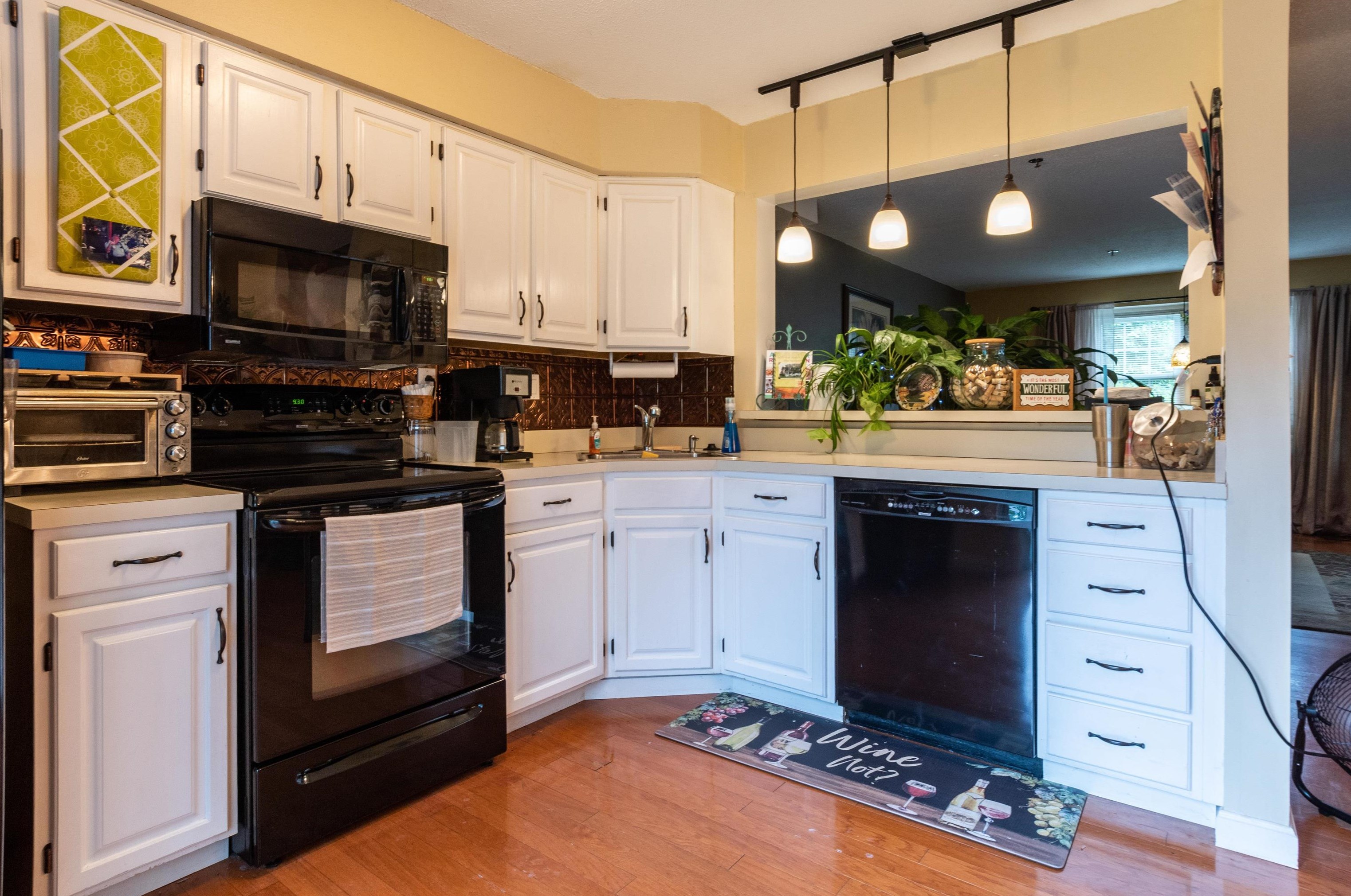 34 Riviera Rd, Hudson NH  03051-3372 exterior