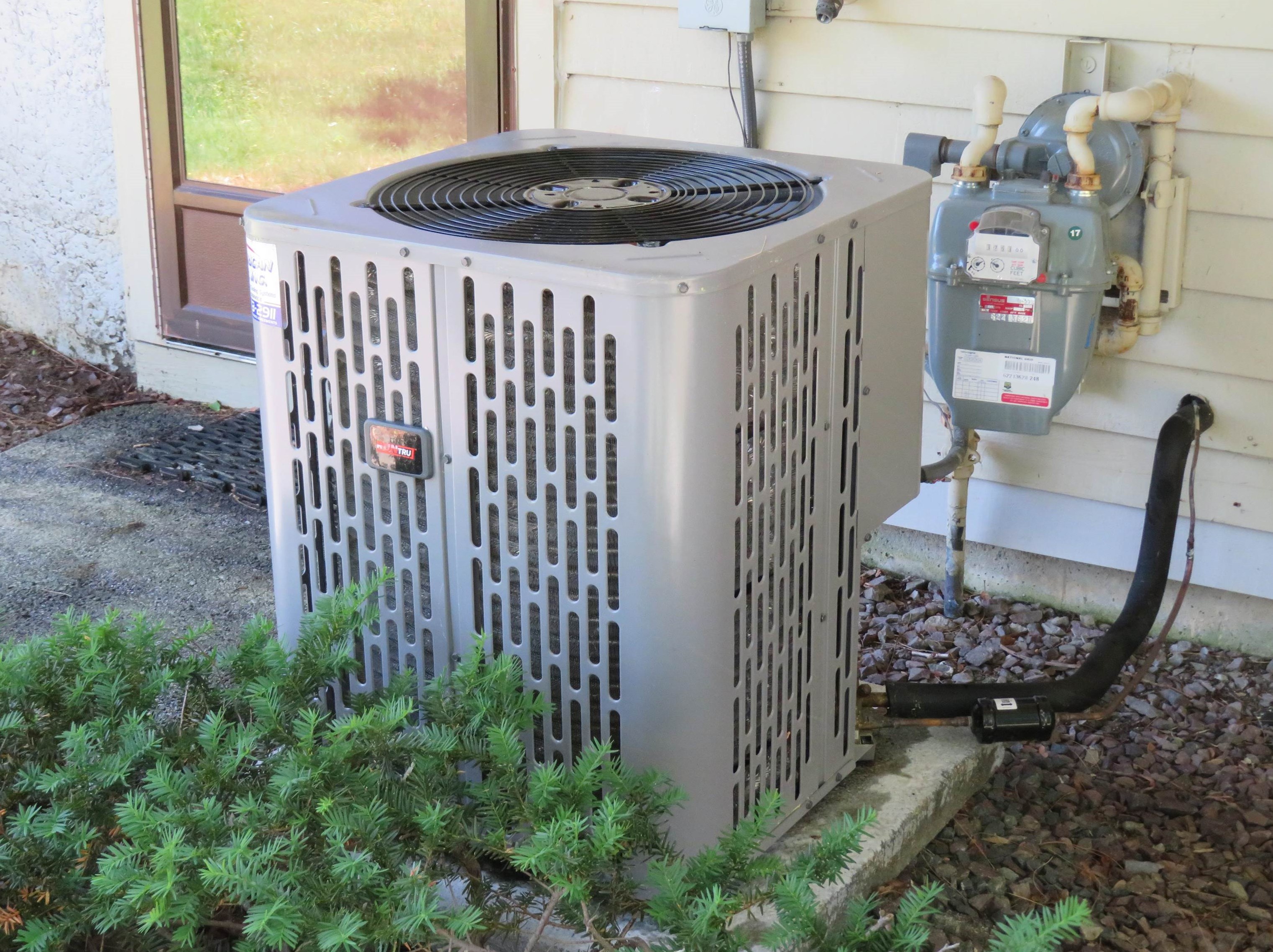 1 Apache Way, Tewksbury MA 01876-4617 exterior