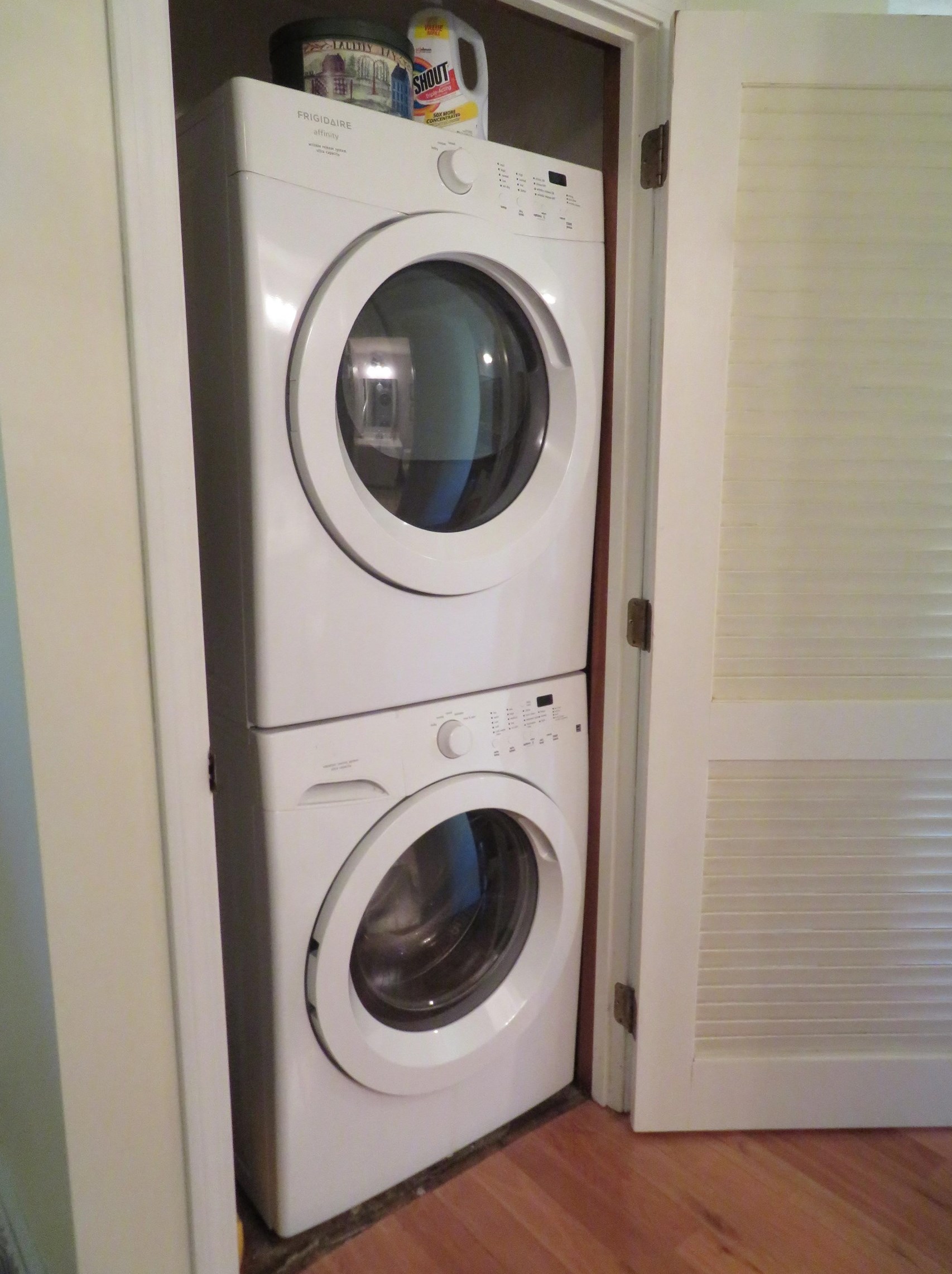 1 Apache Way, Tewksbury MA 01876-4617 exterior