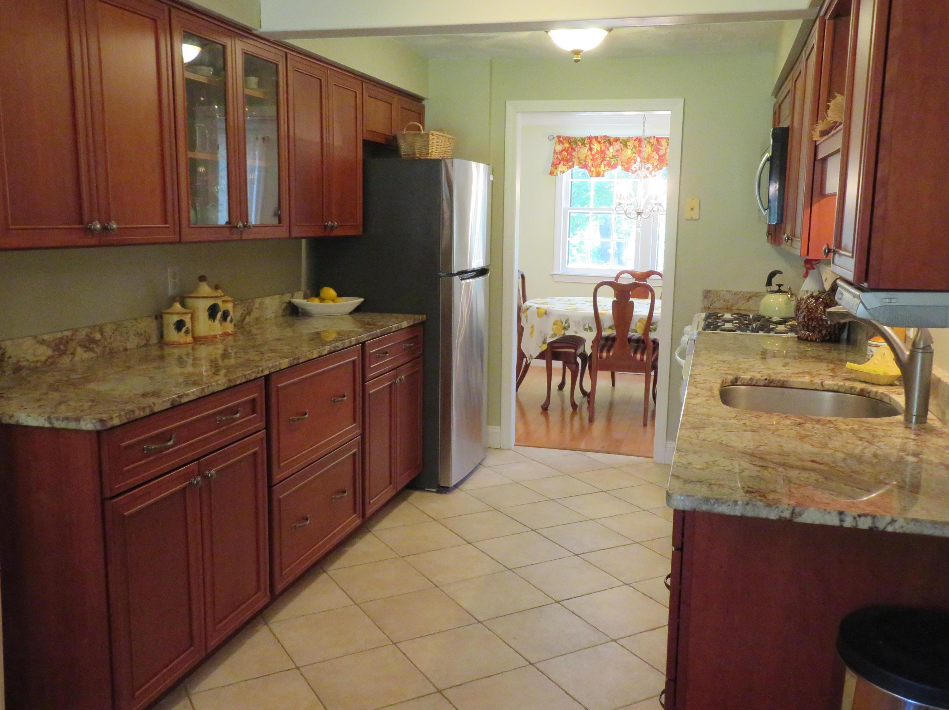 1 Apache Way, Tewksbury MA 01876-4617 exterior