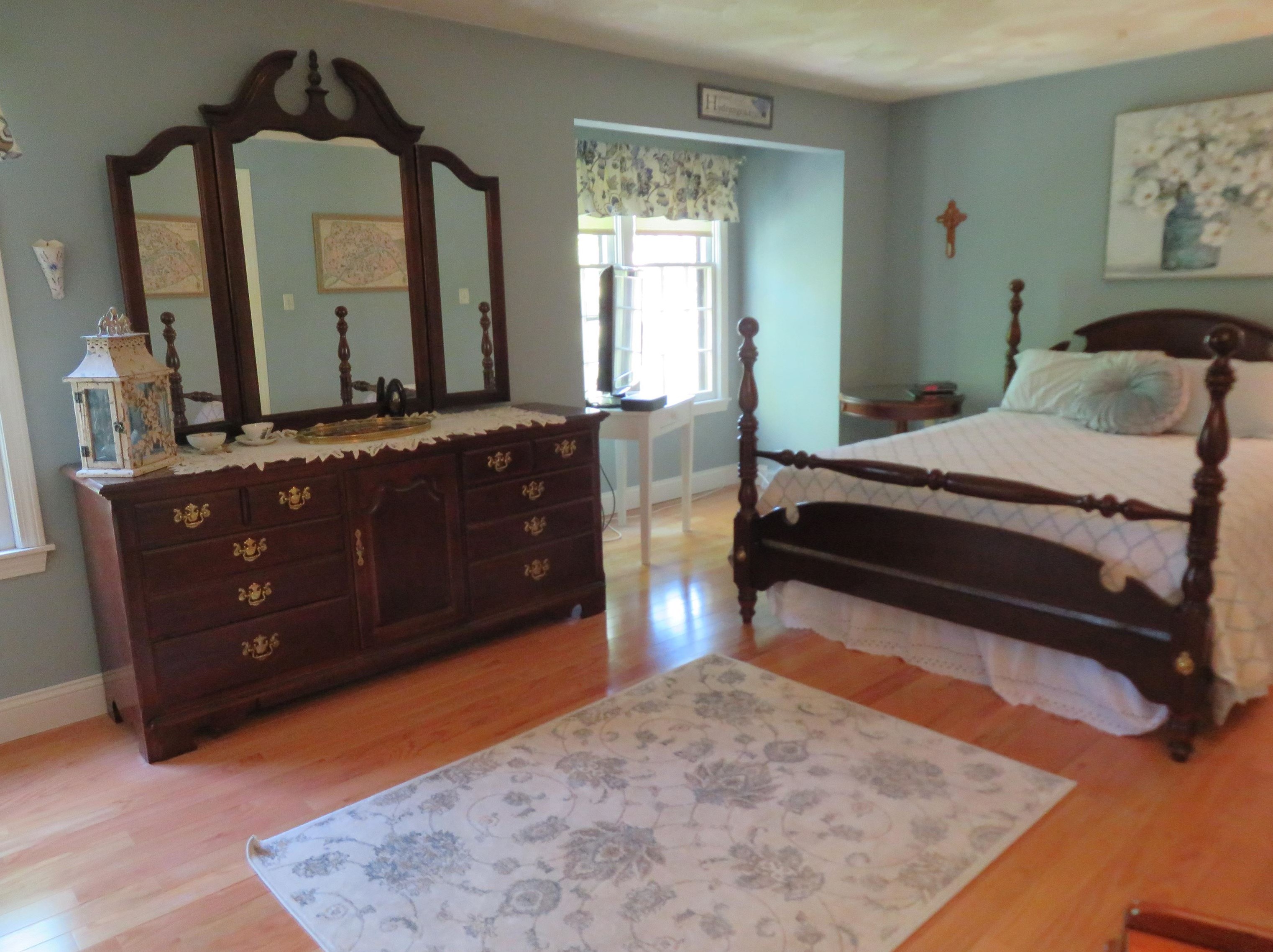 1 Apache Way, Tewksbury MA 01876-4617 exterior