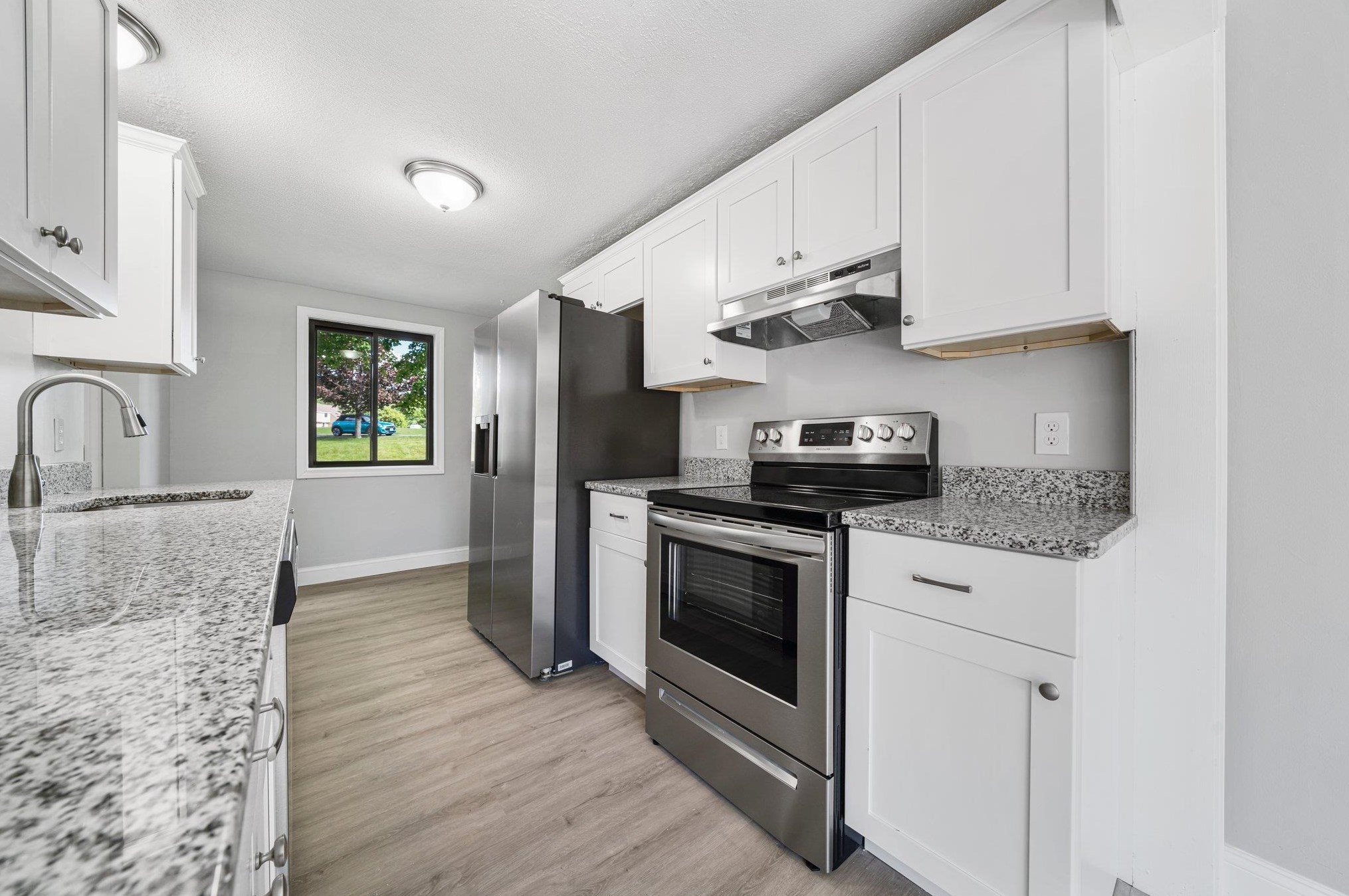 72 Pendleton Ln, Londonderry, NH 03053