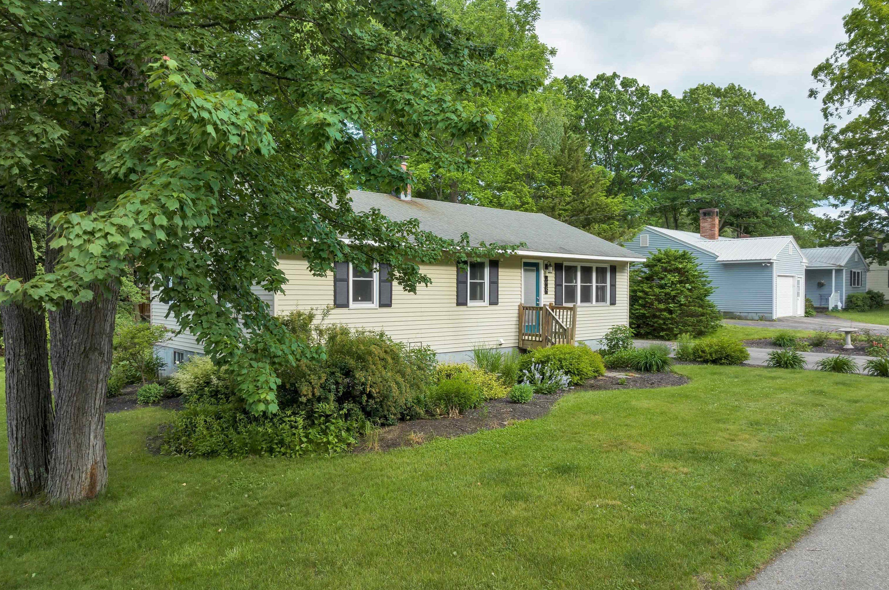 28 Rowell St, Laconia, NH 03246