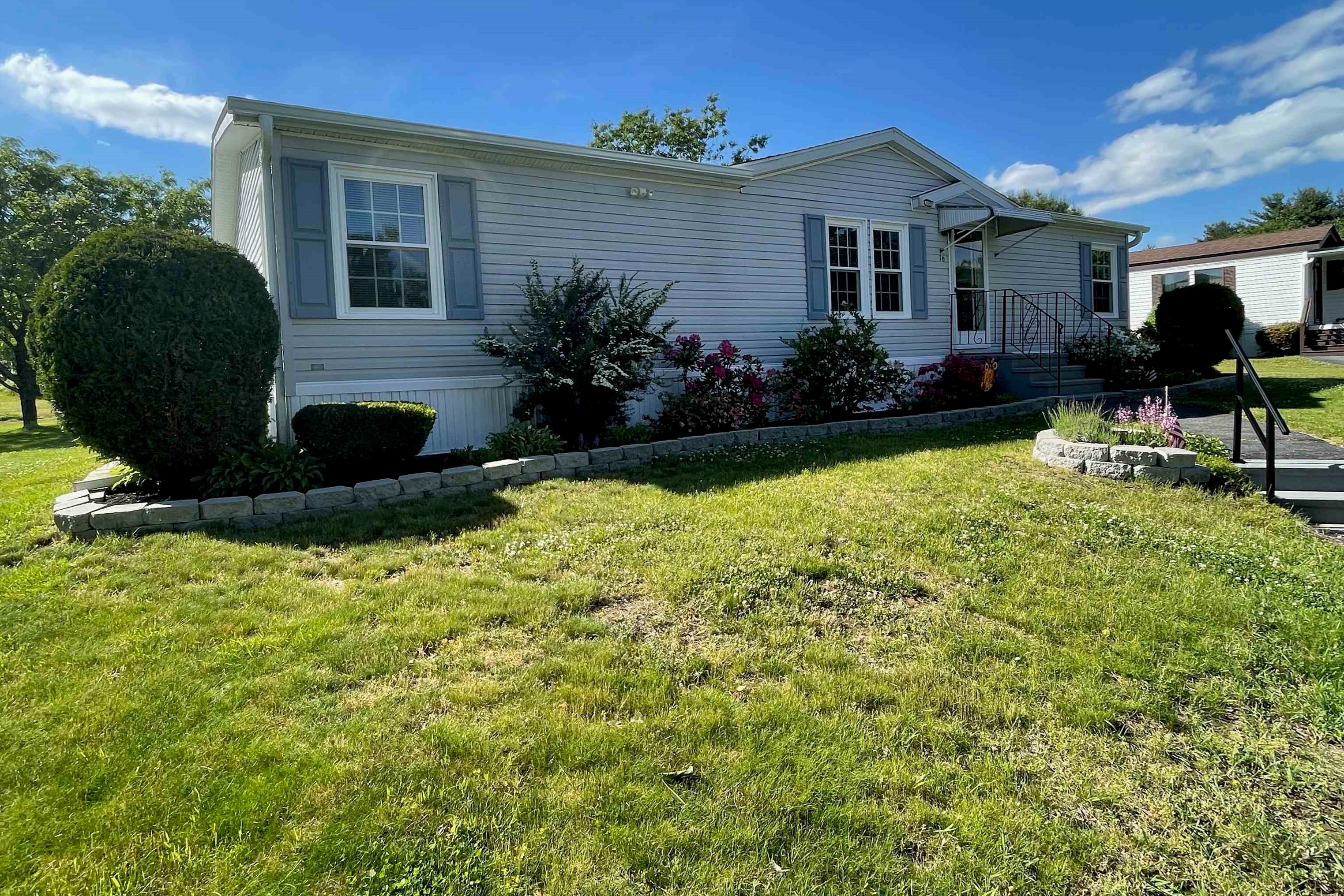 16 Cherokee Way, Rochester, NH 03867-5147