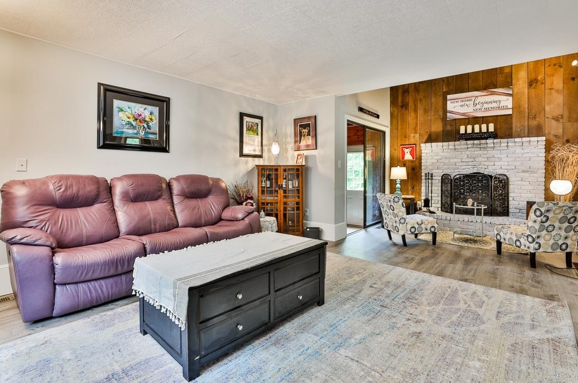 2 Harvest Dr, Derry NH  03038-4872 exterior