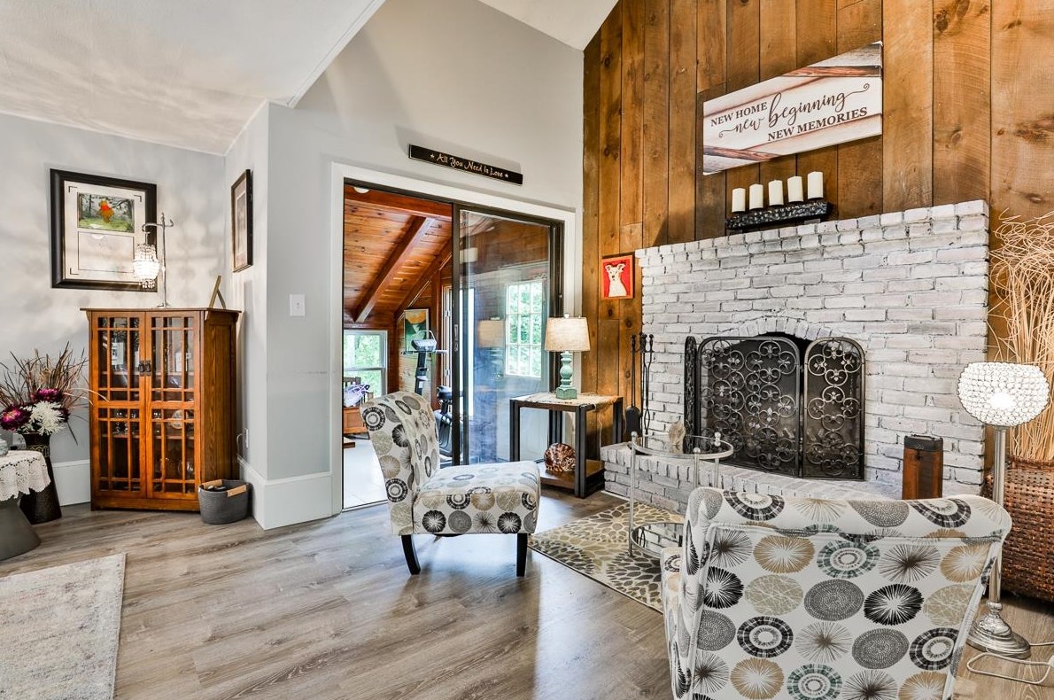 2 Harvest Dr, Derry NH  03038-4872 exterior