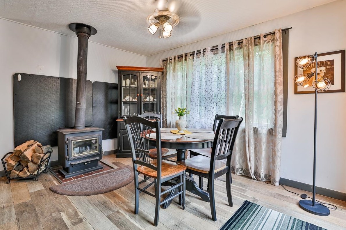 2 Harvest Dr, Derry NH  03038-4872 exterior