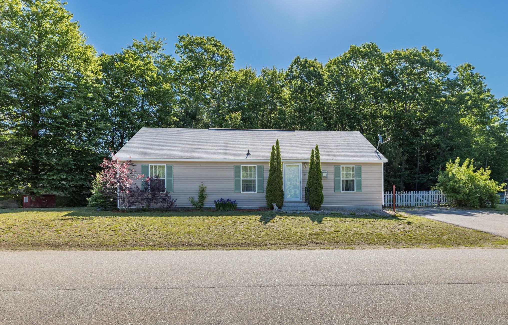 13 Sparrow Dr, Barrington, NH 03825
