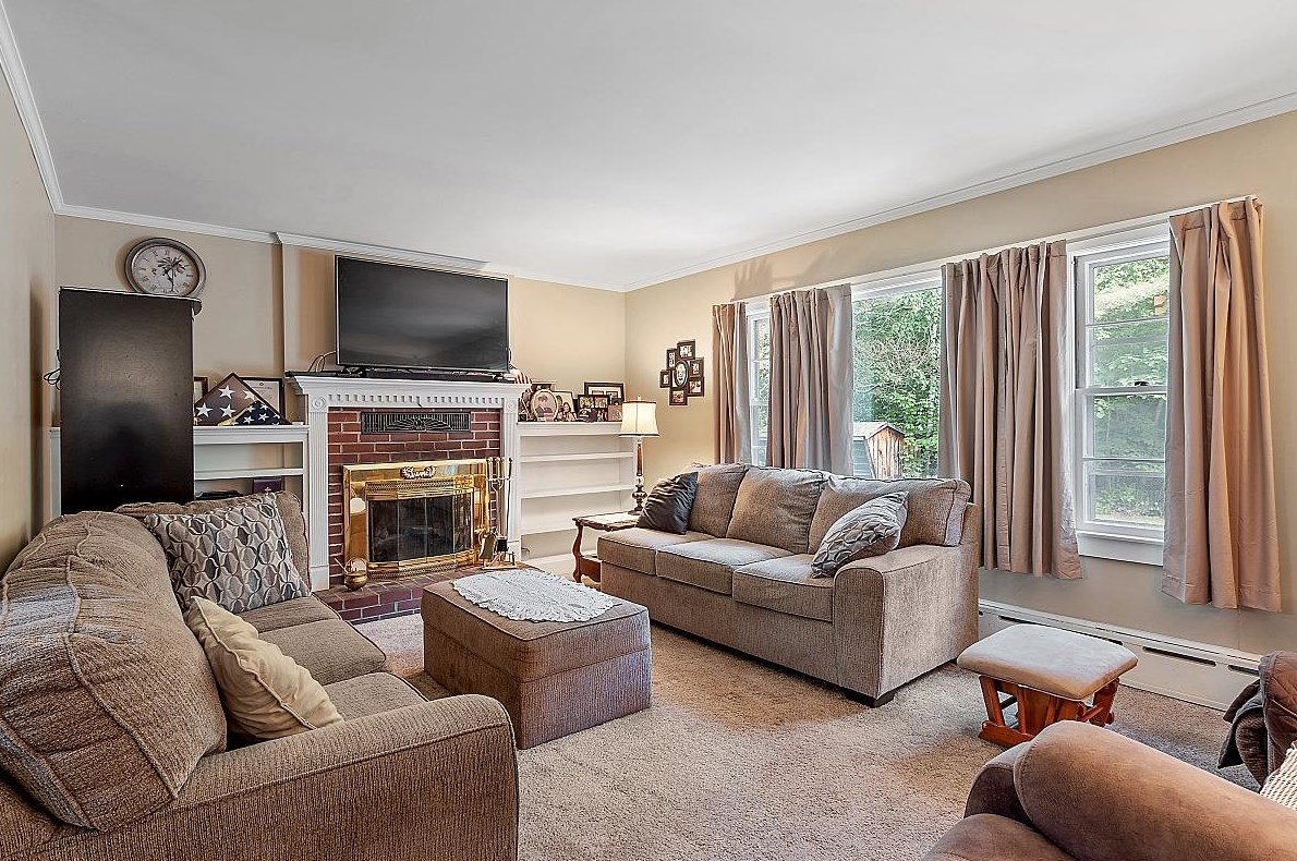 81 Autumn St, Rochester, NH 03868-8501