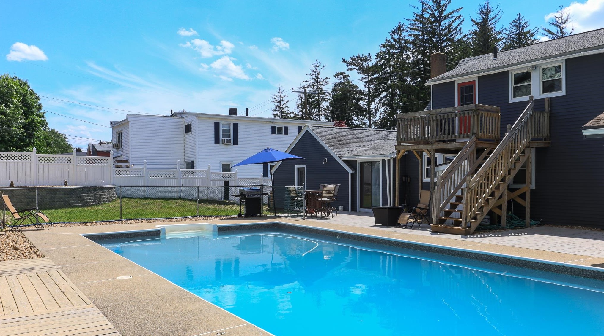 649 Calef Rd, Manchester, NH 03103