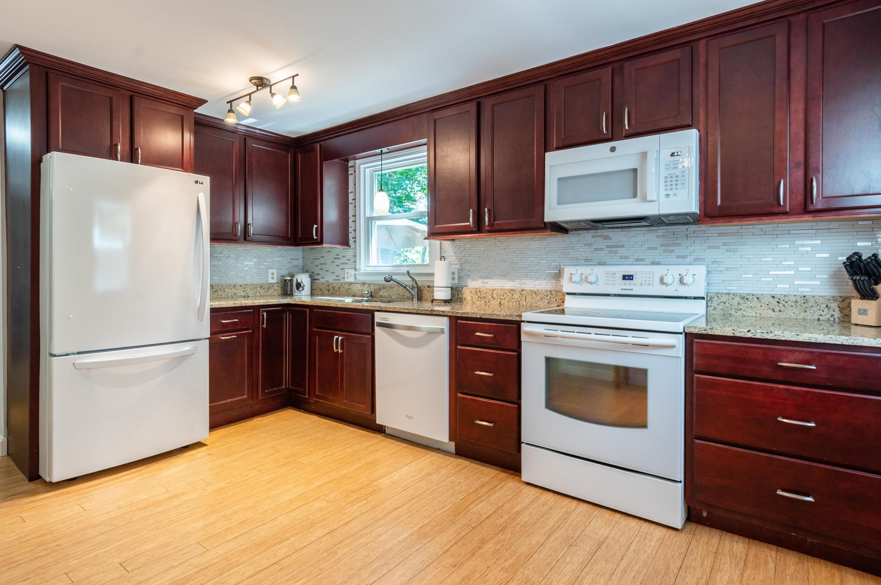 9 Third Ave, Goffstown, NH 03045