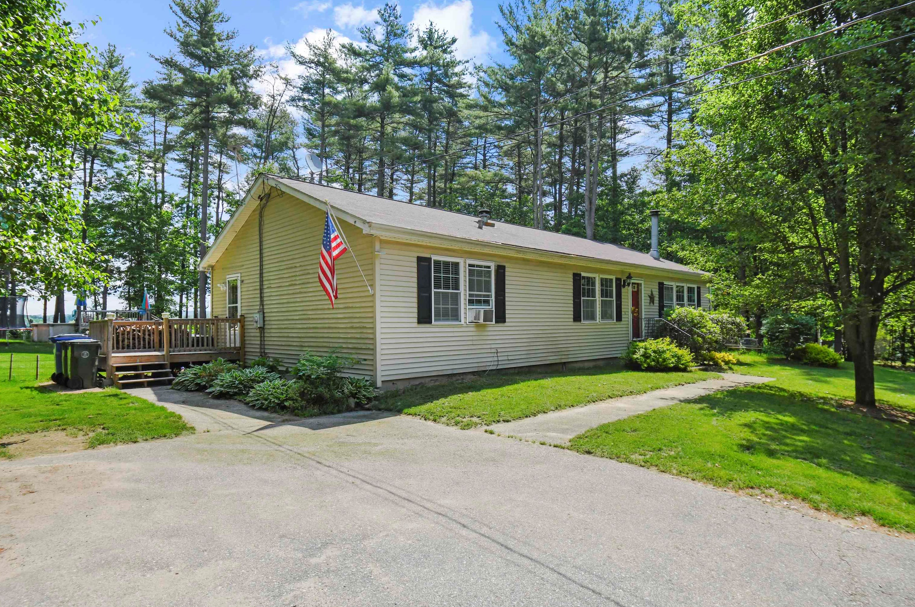 5 Charleston Ave, Londonderry, NH 03053