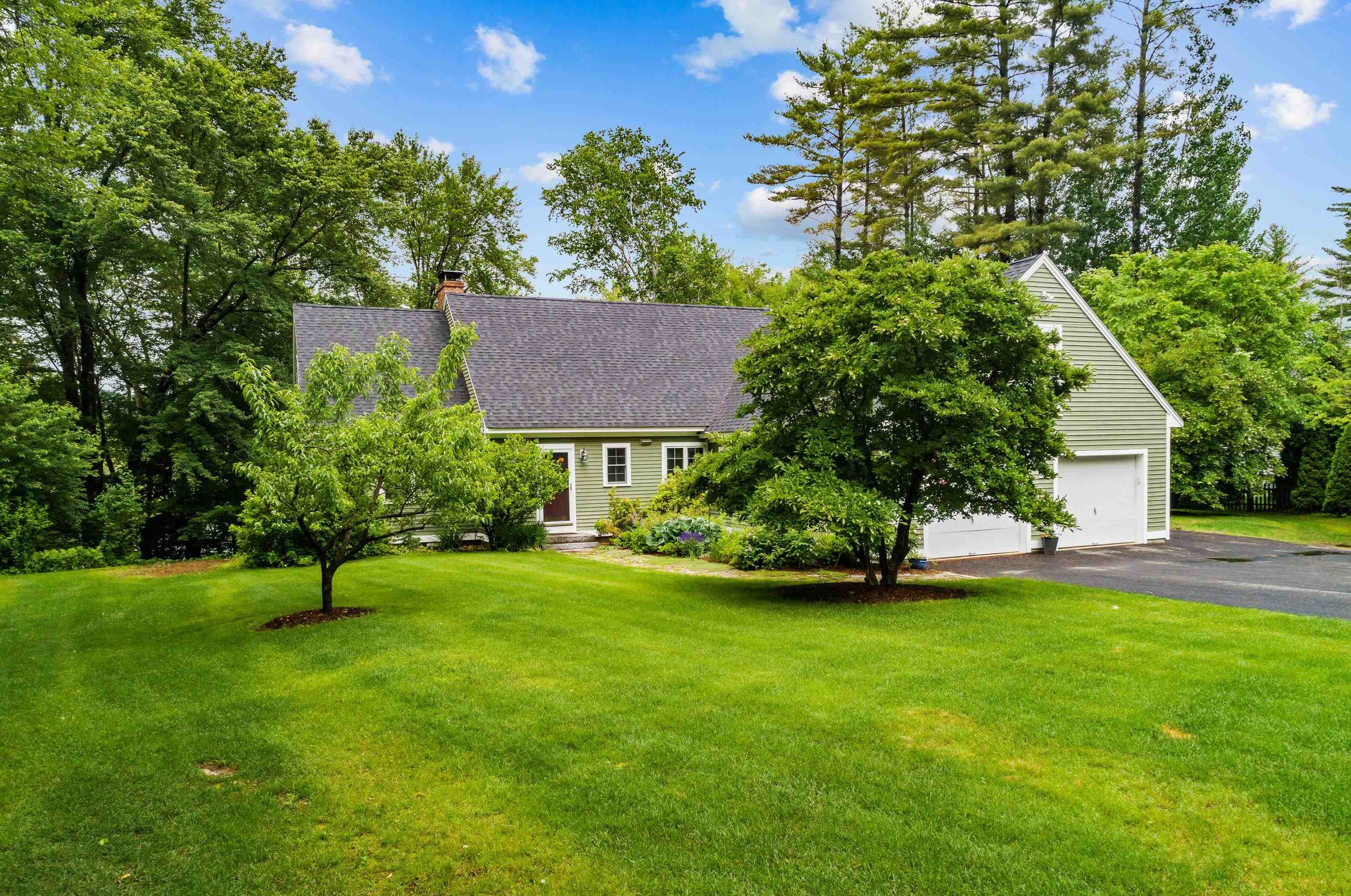 127 Shore Dr, Henniker, NH 03242