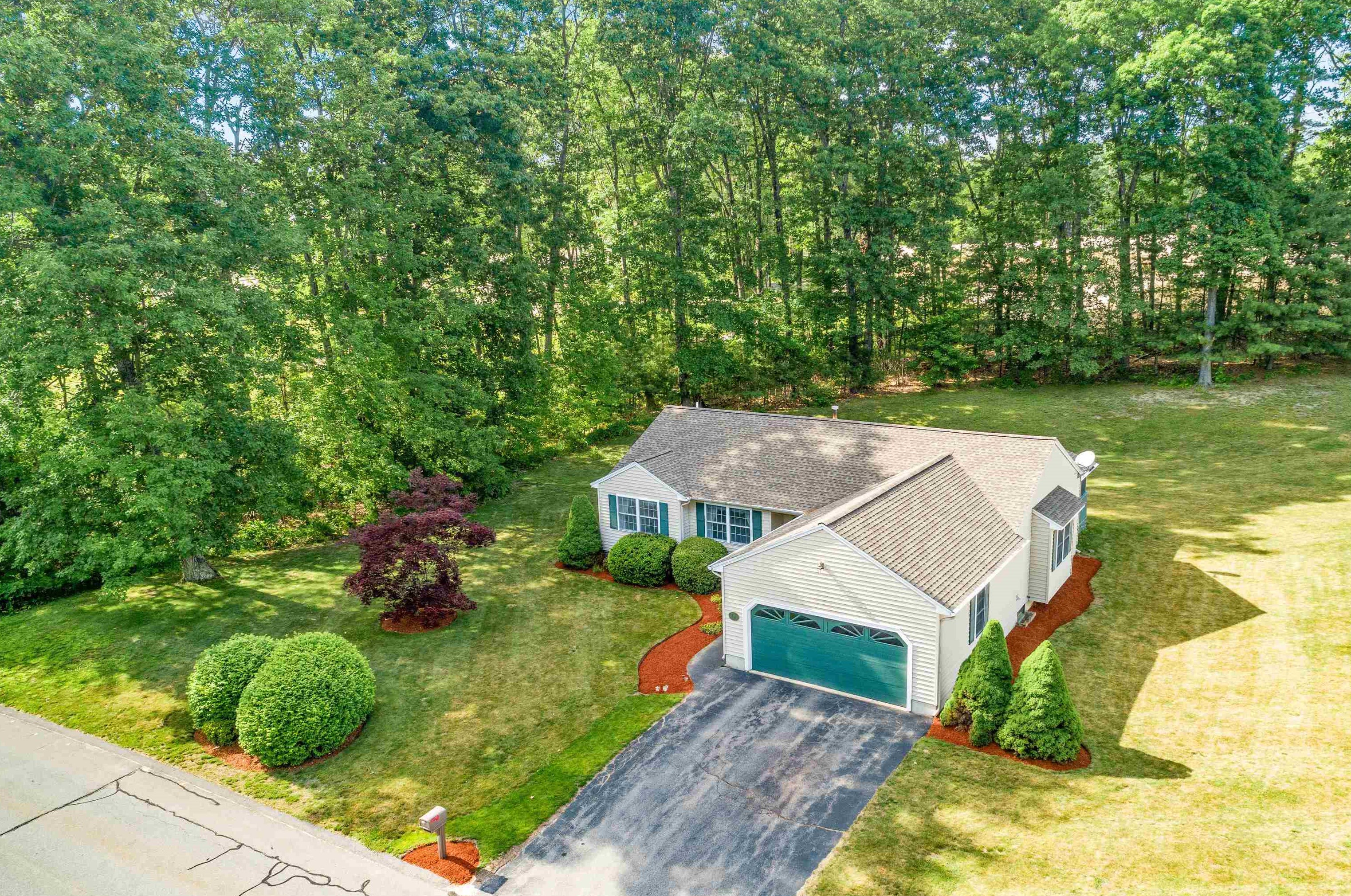 9 Glasgow Cir, Hudson, NH 03051