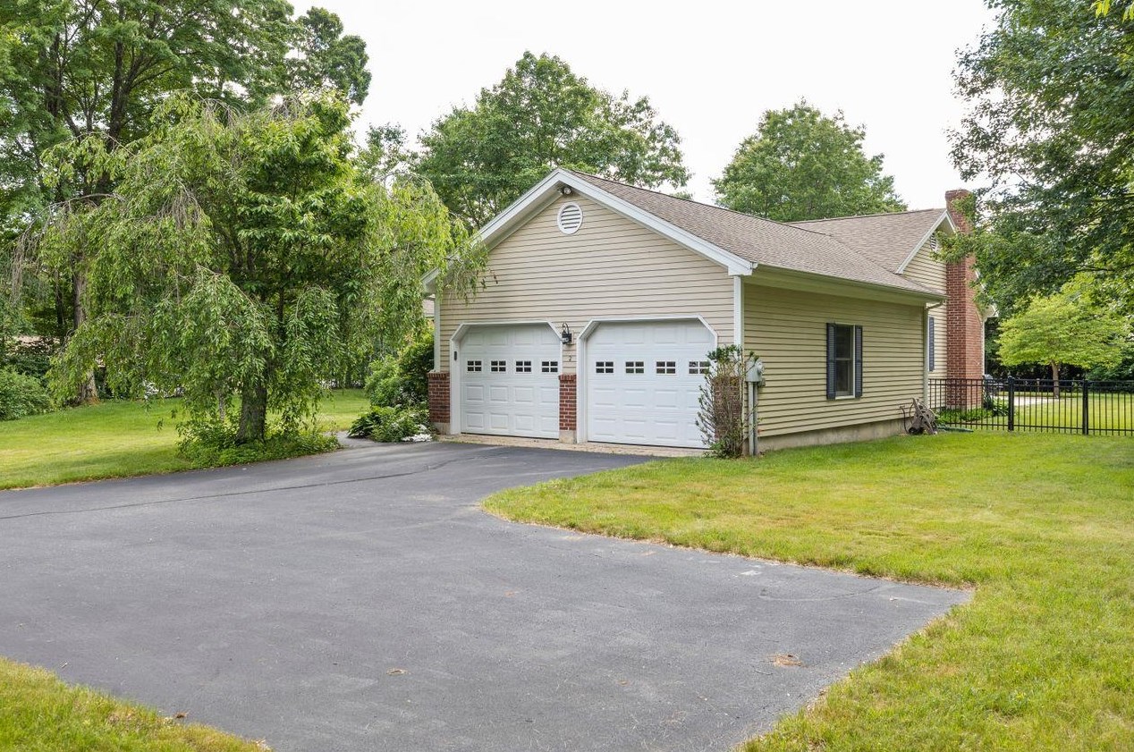 2 Francoeur Dr, Somersworth, NH 03878