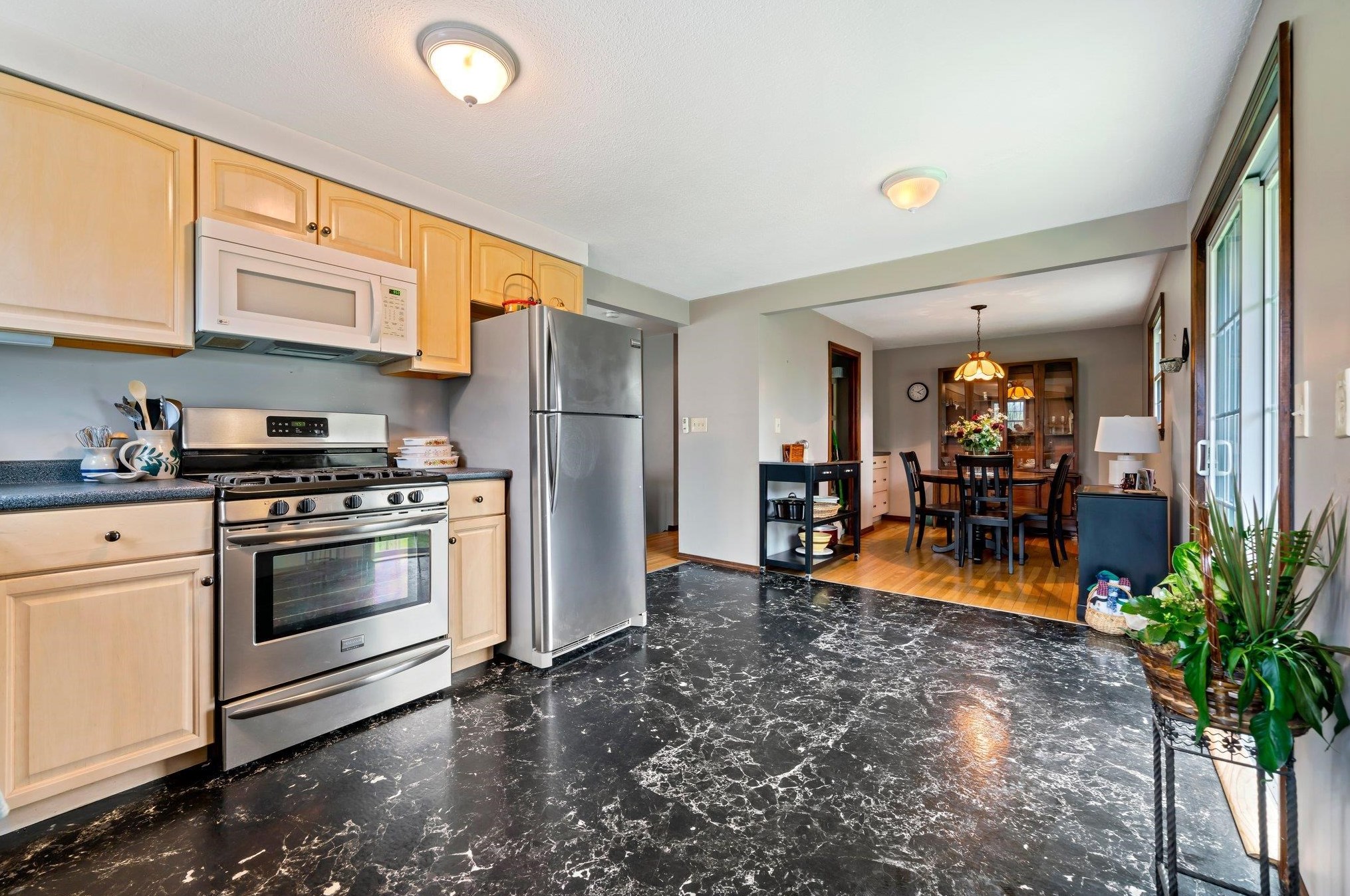 18 Woodgate St, Nashua, NH 03063