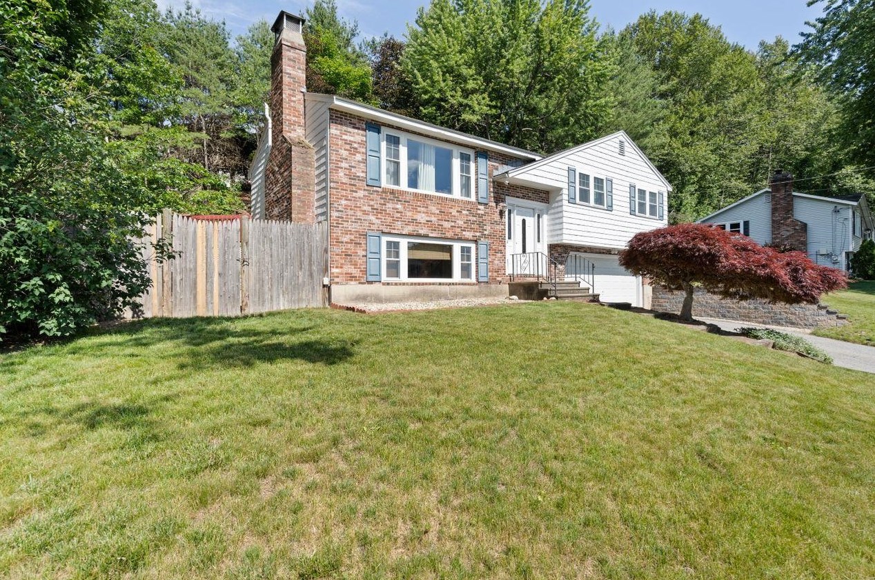 10 Percheron Cir, Nashua, NH 03063