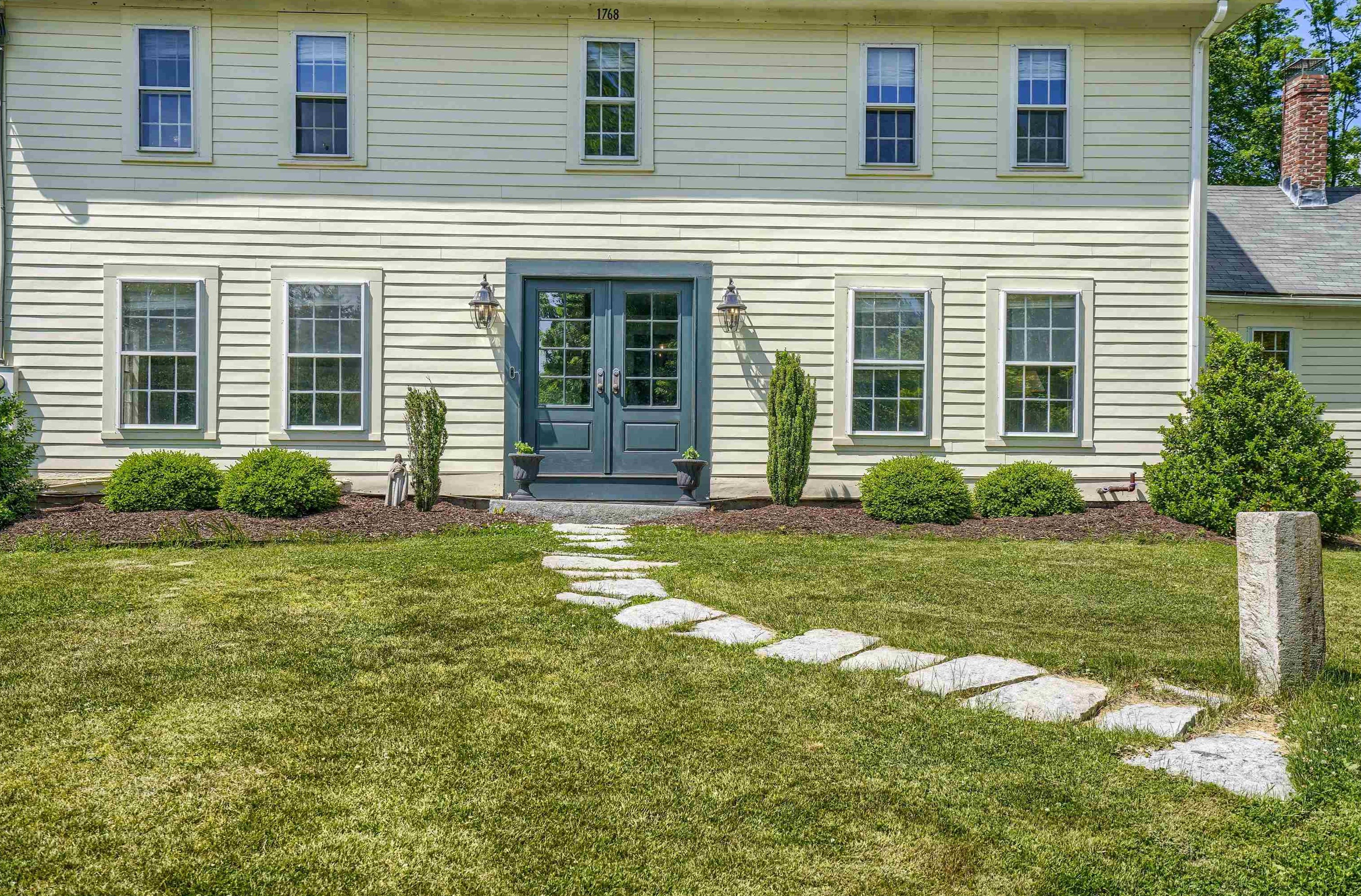 83 Hardy Rd, Manchester, NH 03110-4917