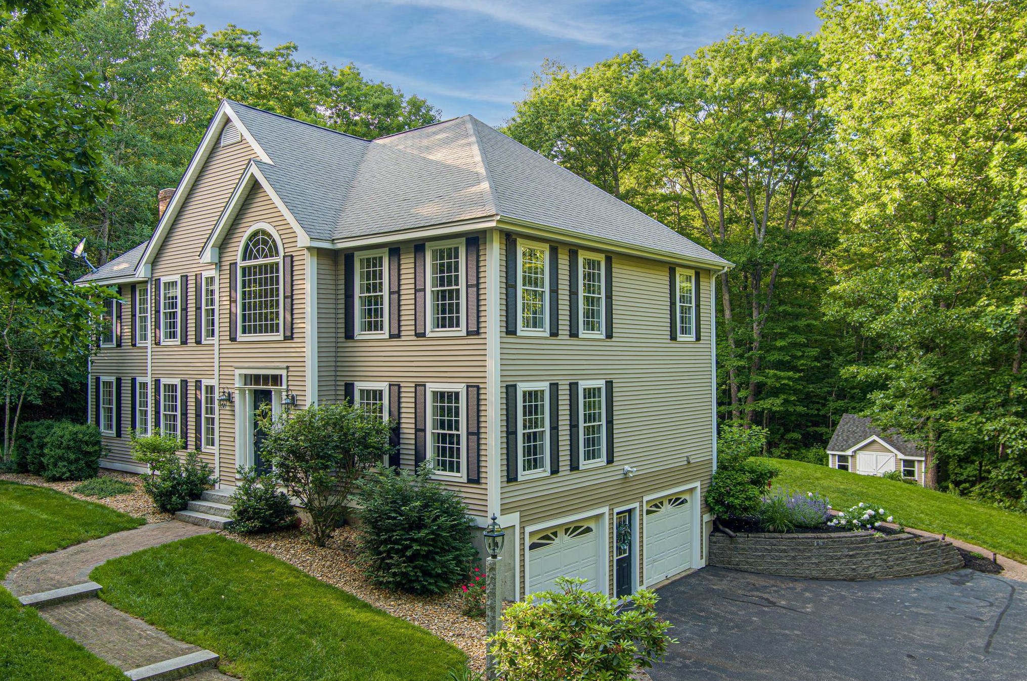 44 Mcintosh Ln, Chester, NH 03036