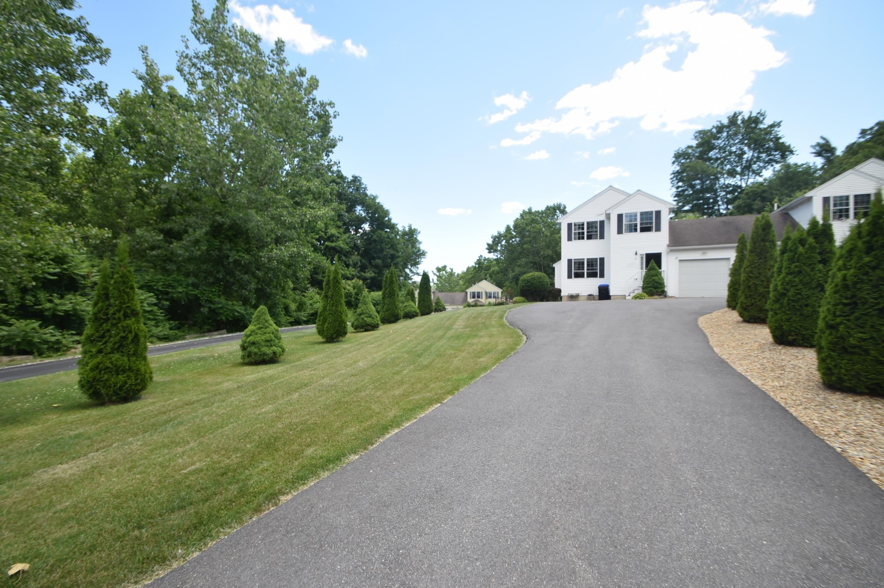 12 Sunshine Dr #a, Hudson, NH 03051