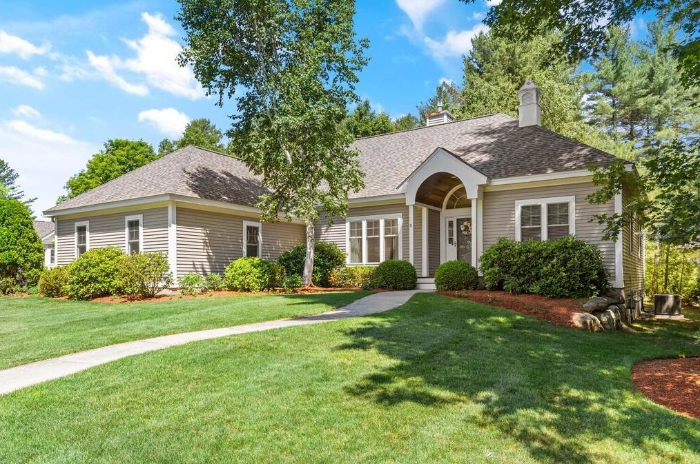 11 Sandpiper Ln, Merrimack, NH 03054