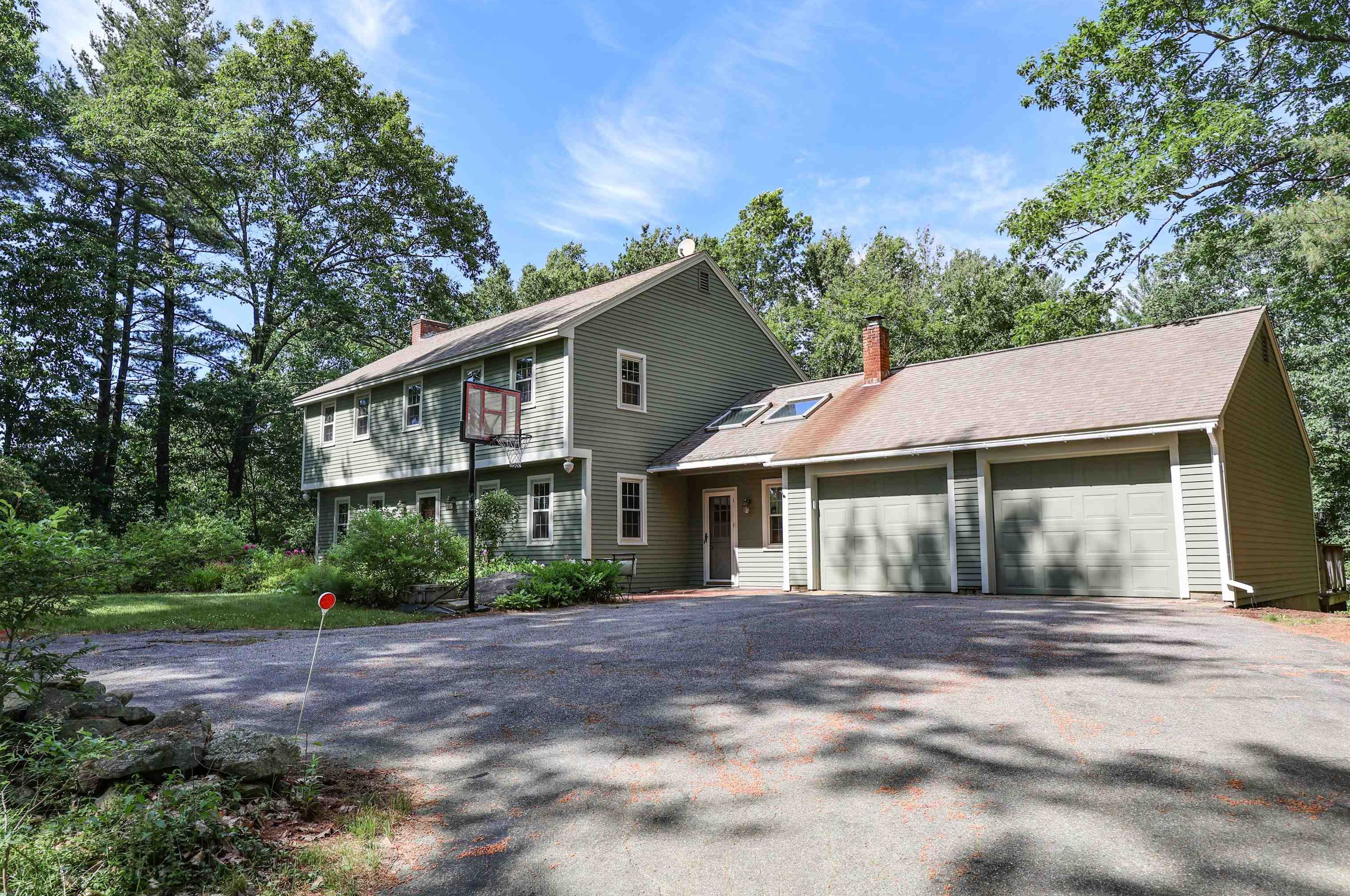 17 Pinnacle Rd, Amherst, NH 03031