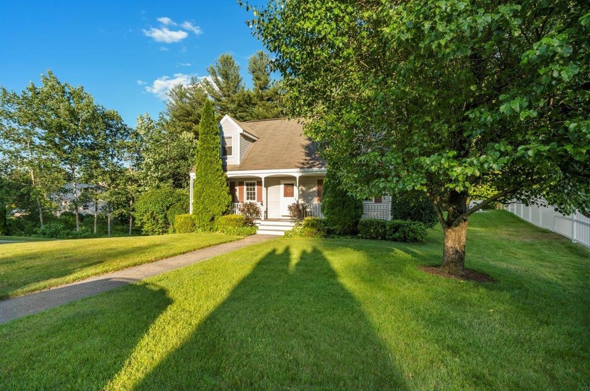 18 Oban Dr, Hudson, NH 03051