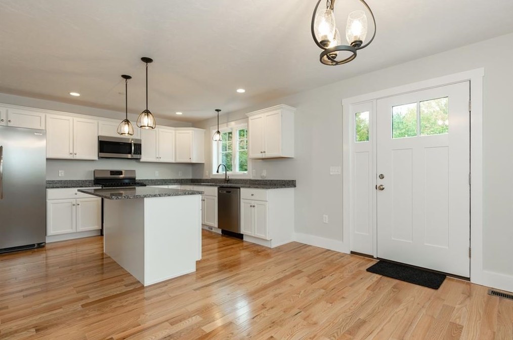 48 Stillwater Cir, Rochester, NH 03867