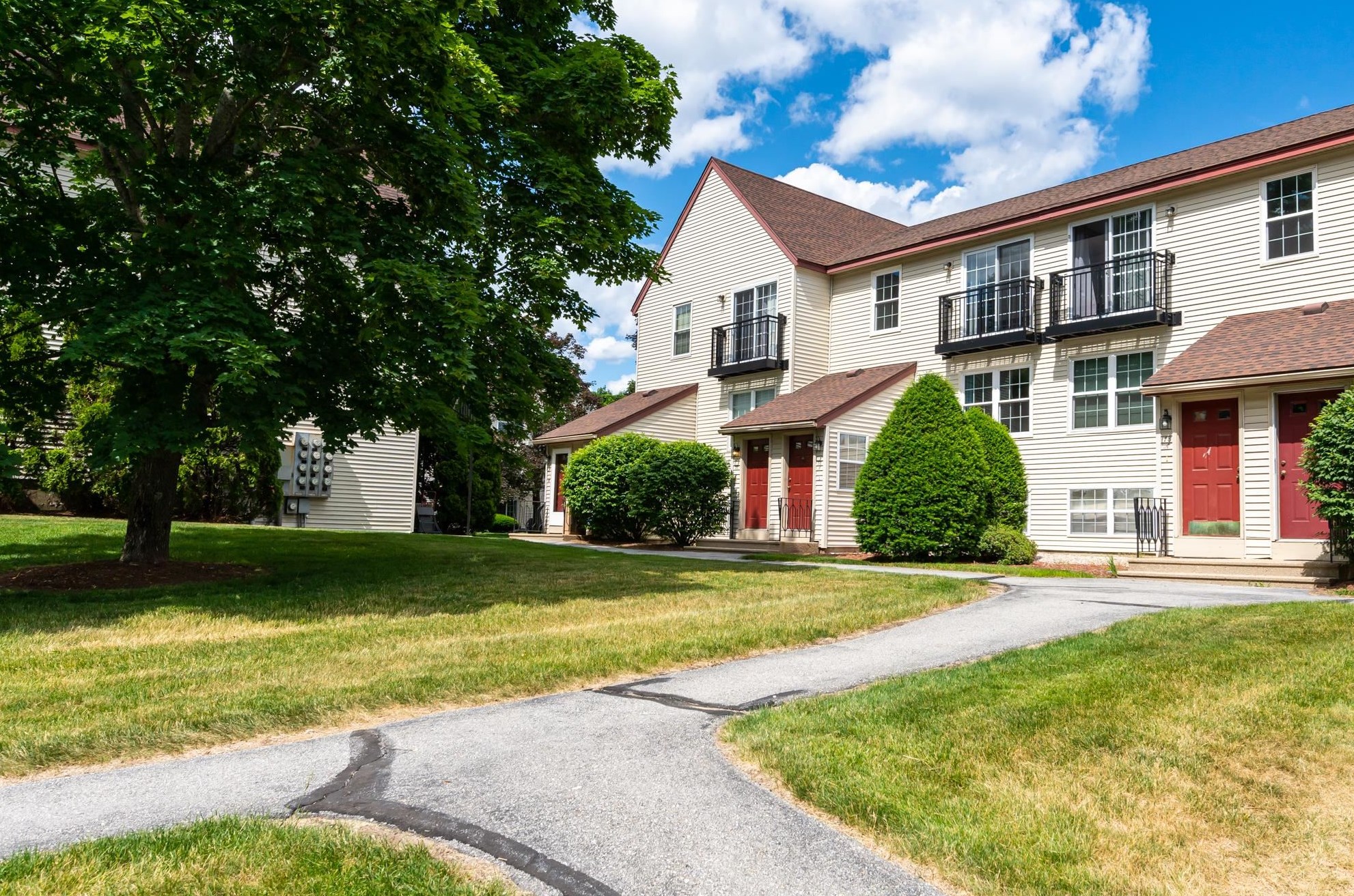 76 Rdg Rd, Merrimack NH exterior