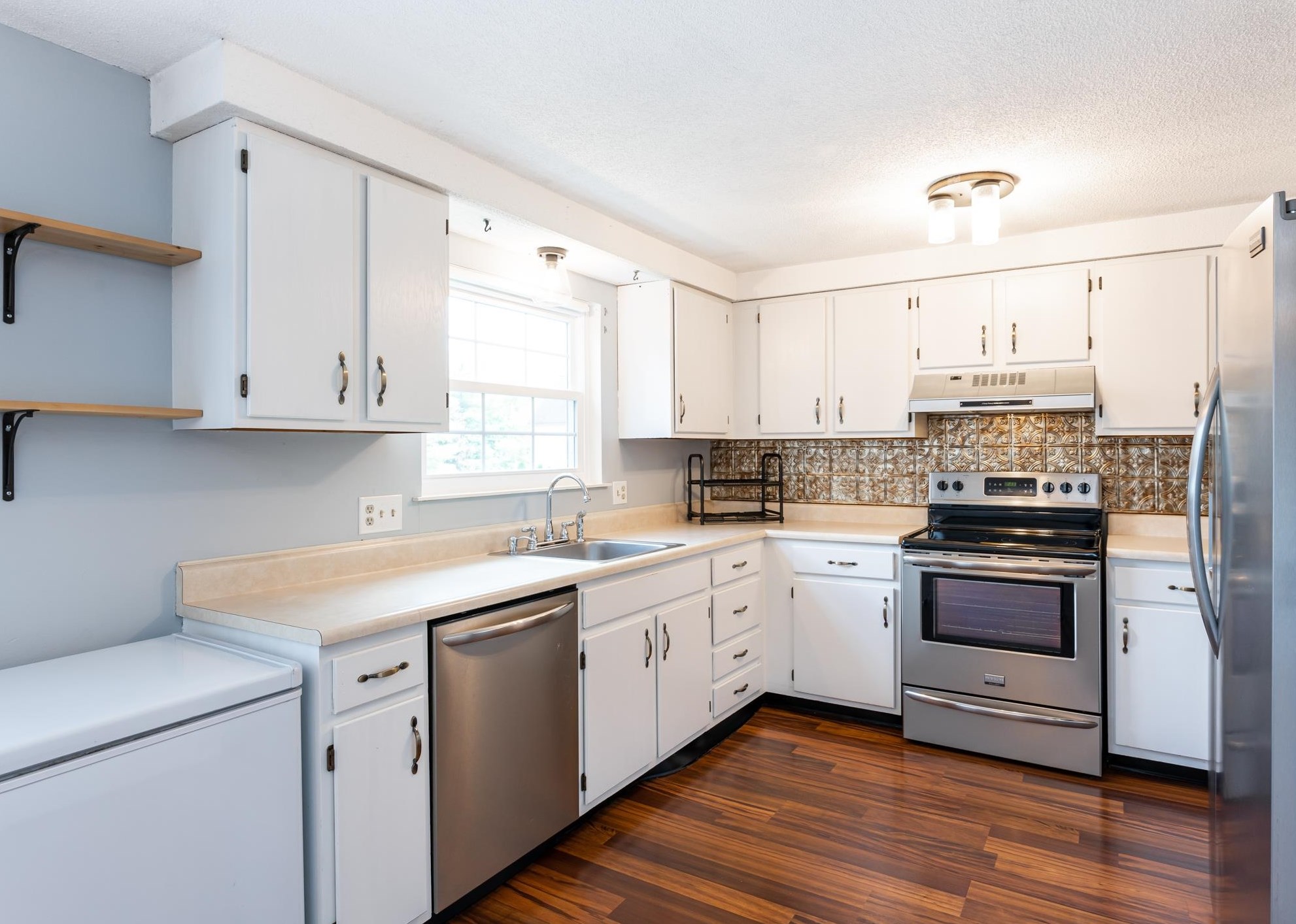 76 Rdg Rd, Merrimack NH exterior