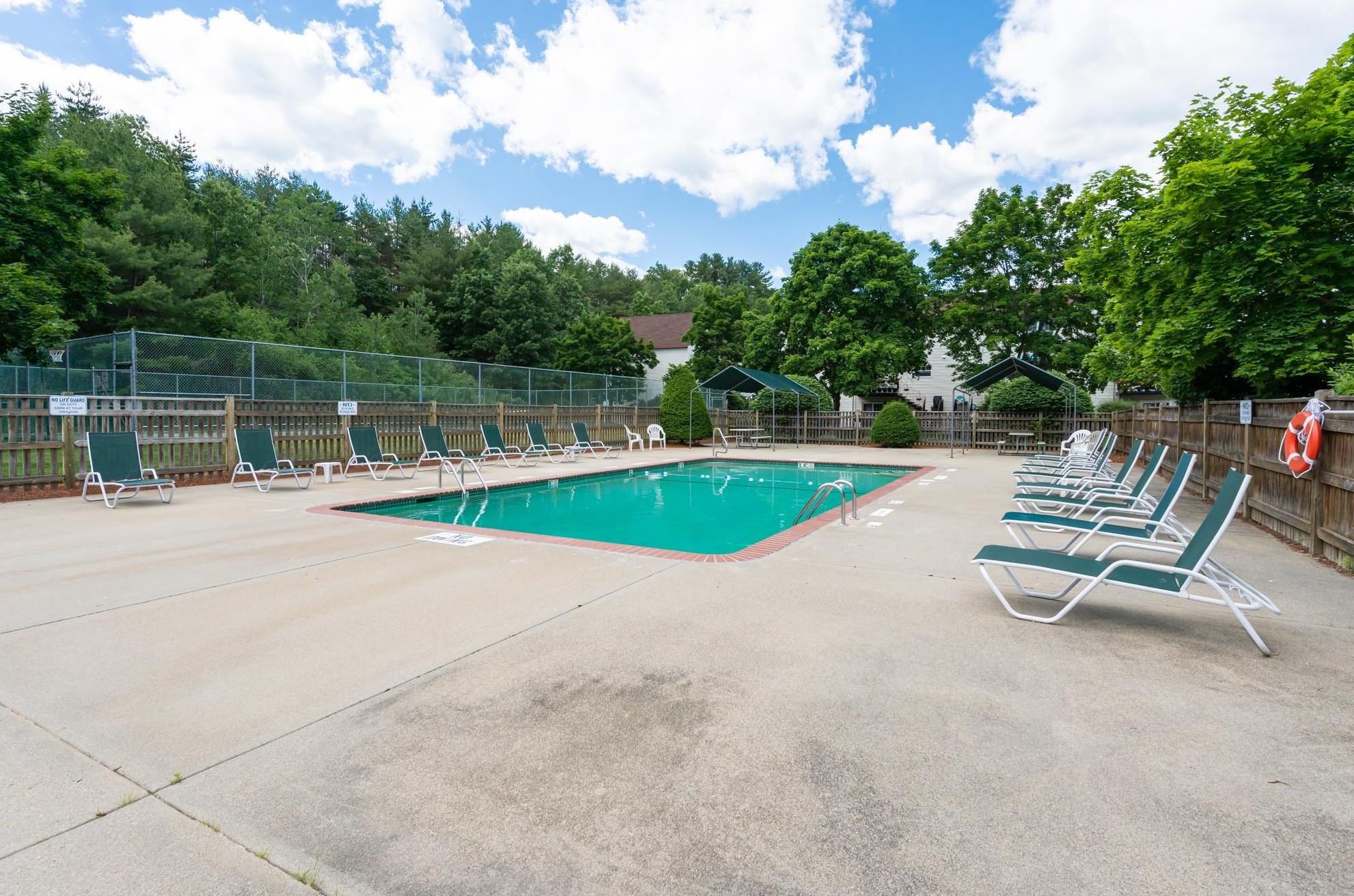 76 Rdg Rd, Merrimack NH exterior