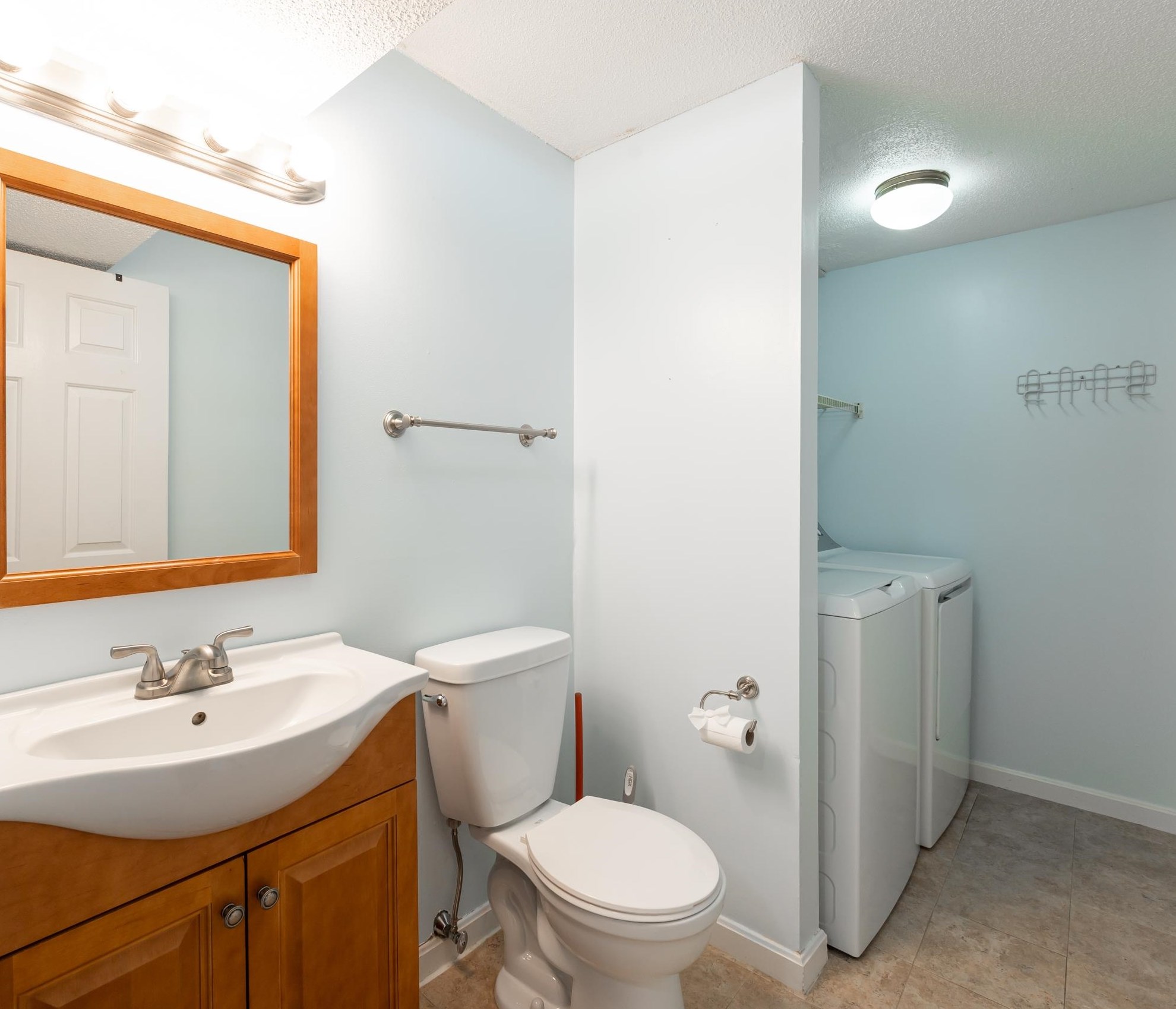 76 Rdg Rd, Merrimack NH exterior