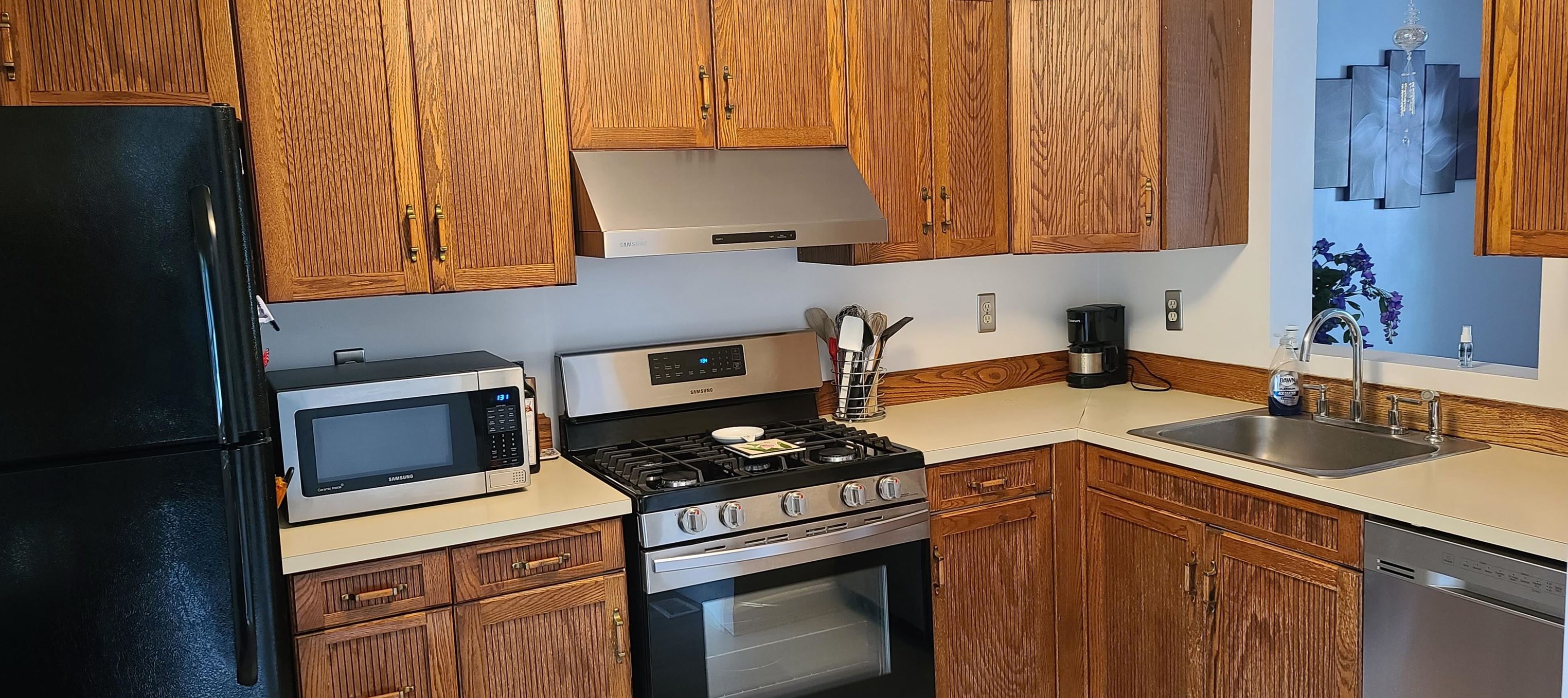 31 Merrimack Dr, Merrimack, NH 03054