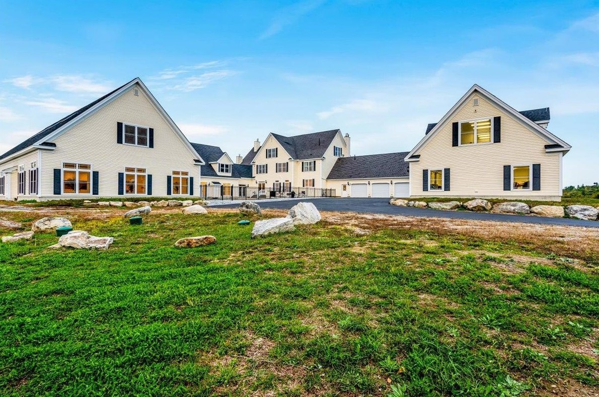 104 Foxberry Dr, New Boston, NH 03070