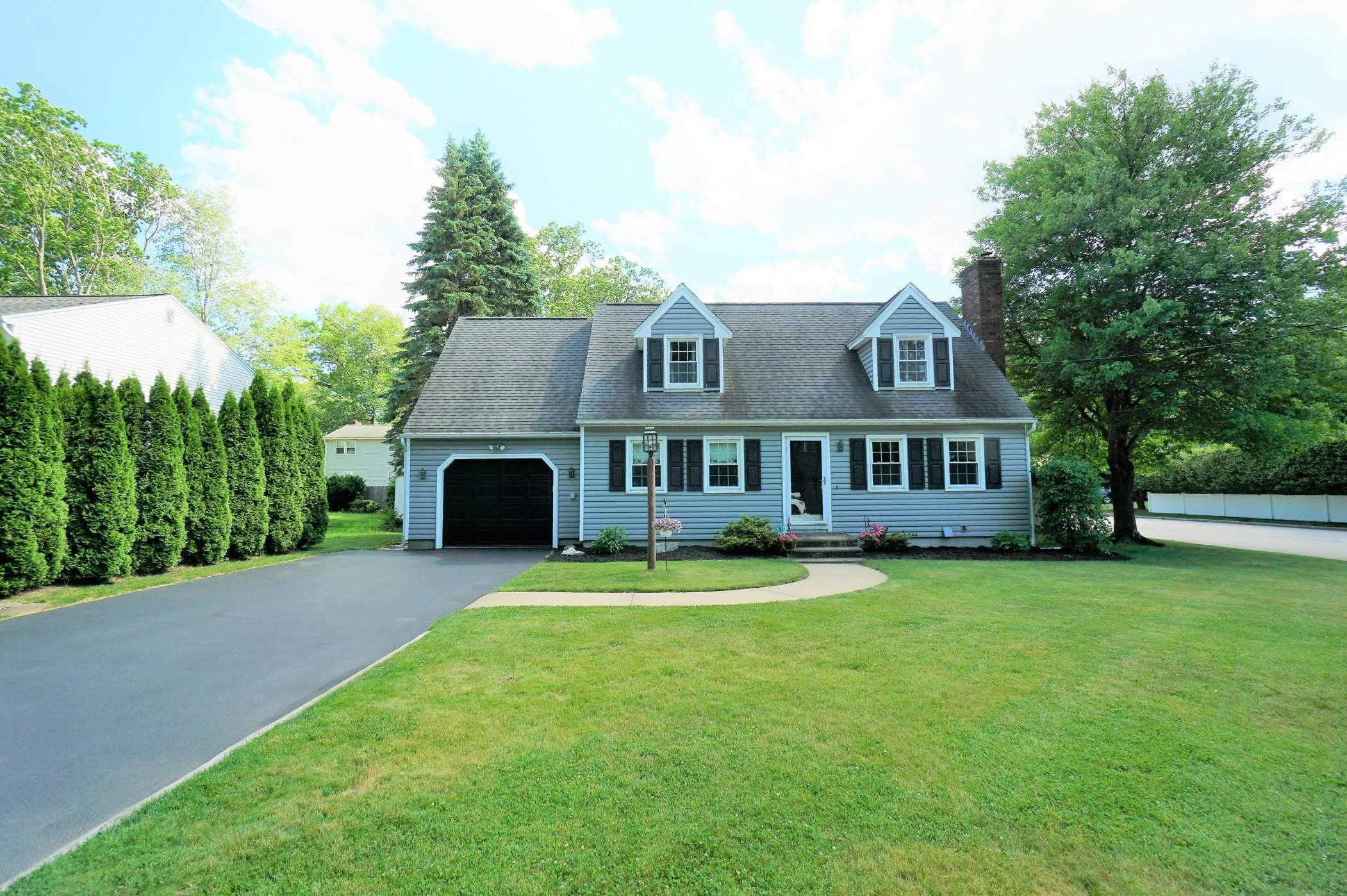 287 Holt Ave, Manchester, NH 03109-4734