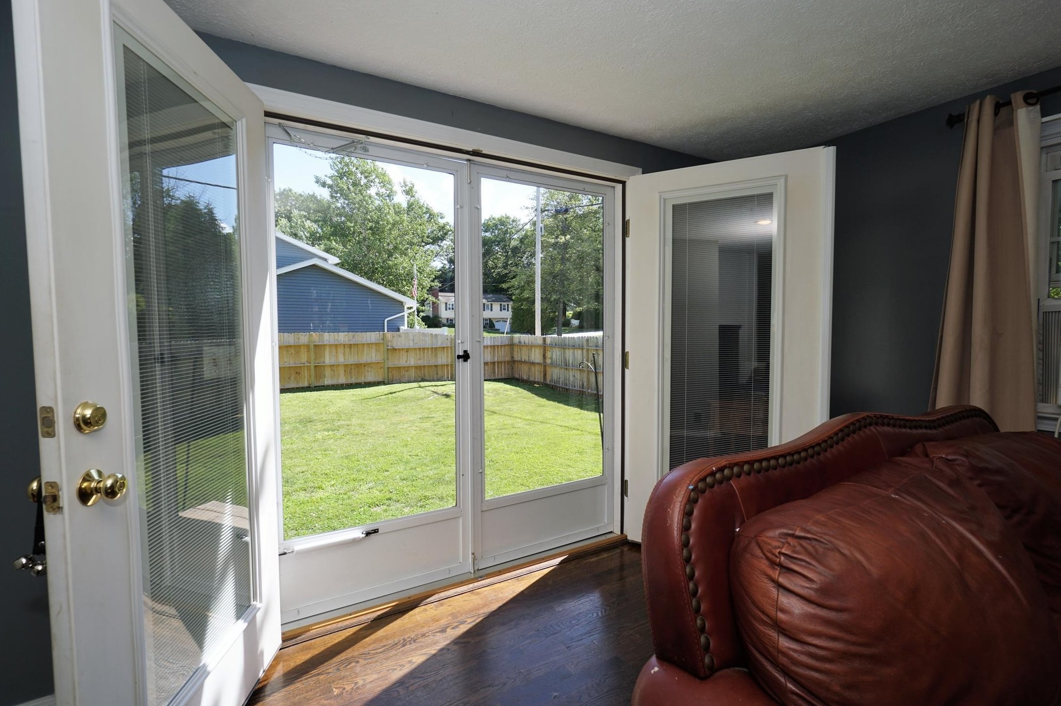 287 Holt Ave, Manchester NH 03109-5213 exterior