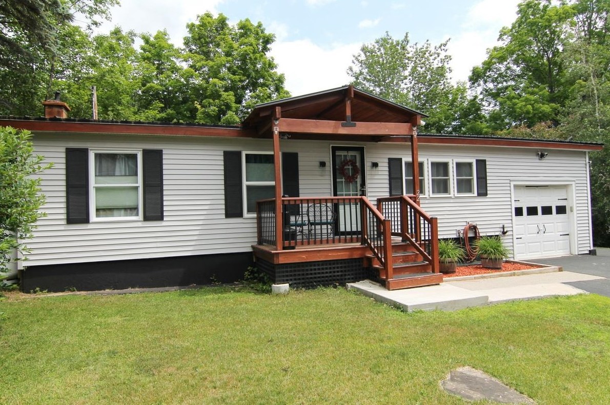 22 Franklin St, Lincoln, NH 03251
