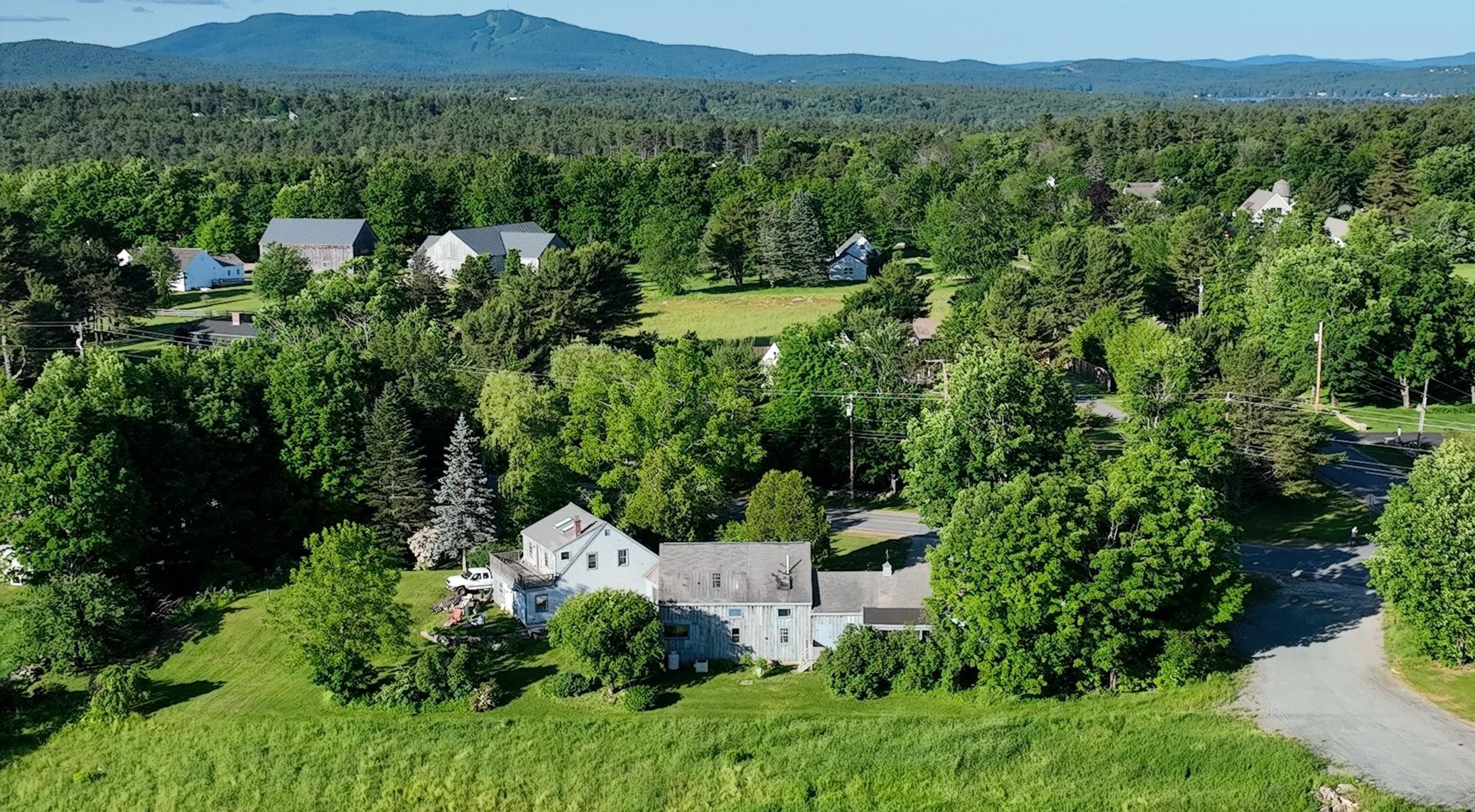 236 Little Sunapee Rd, New London, NH 03257