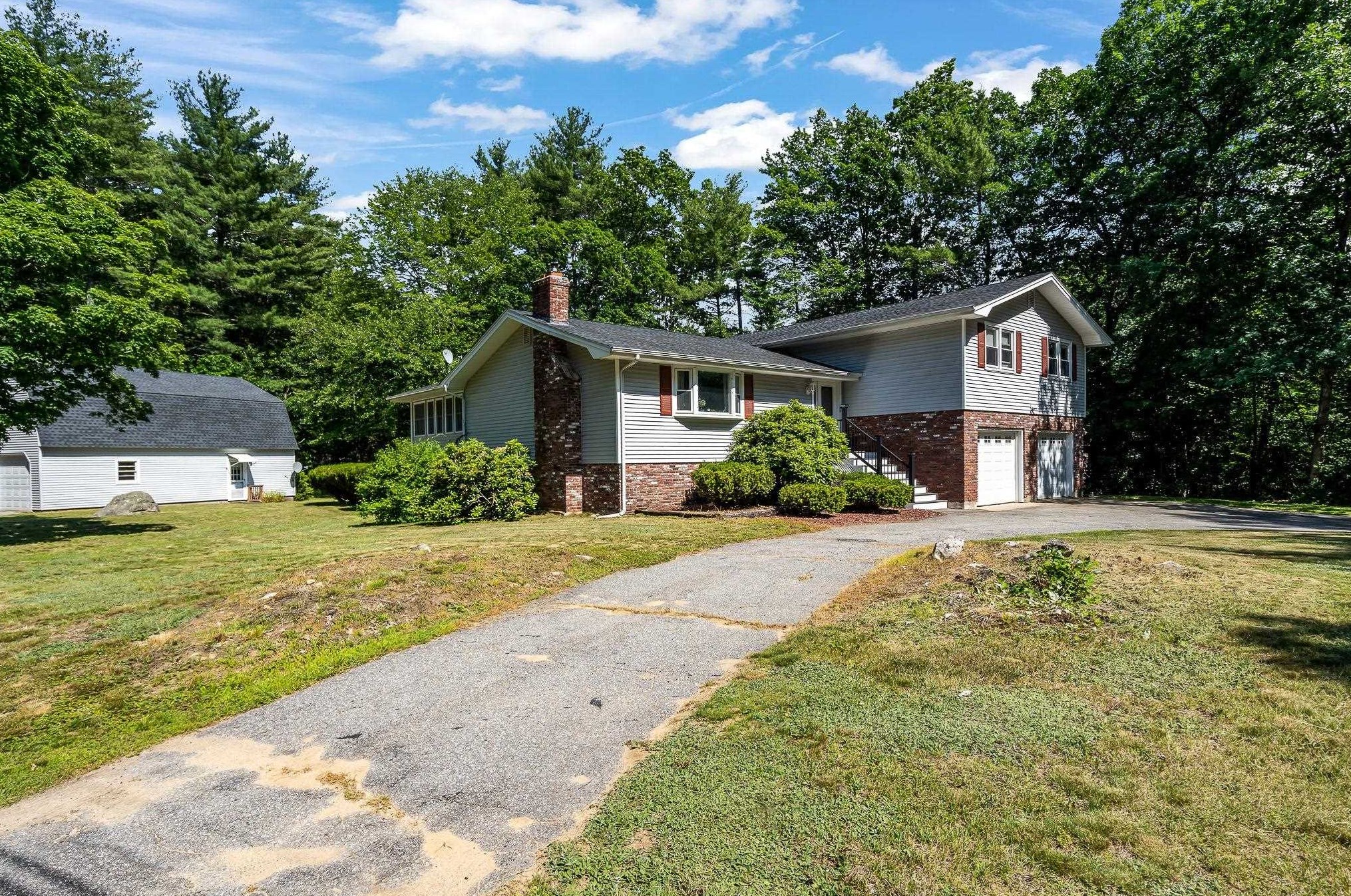 119 Wire Rd, Merrimack, NH 03054
