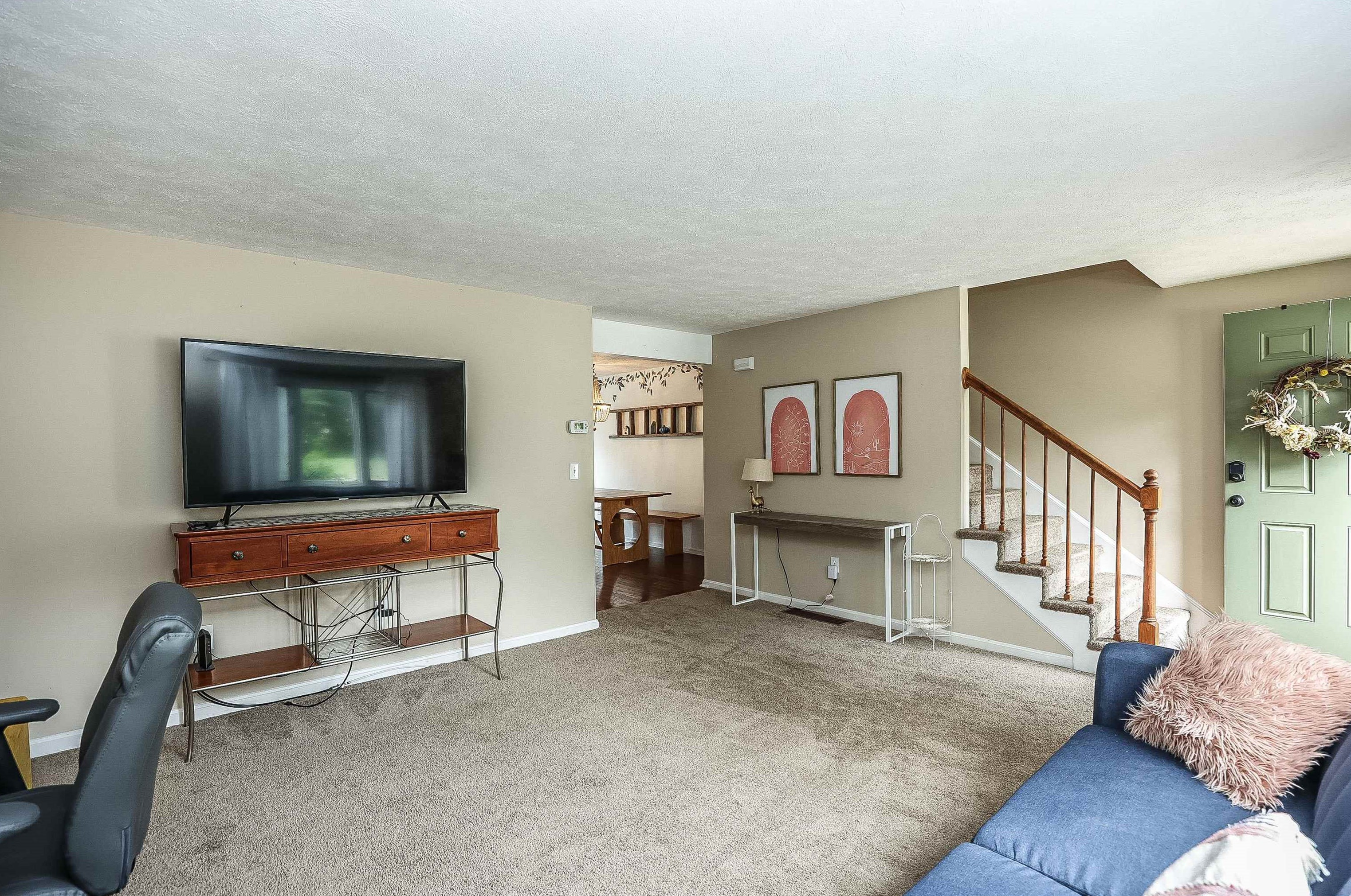 18 Eastmeadow Way, Manchester, NH 03109-5909